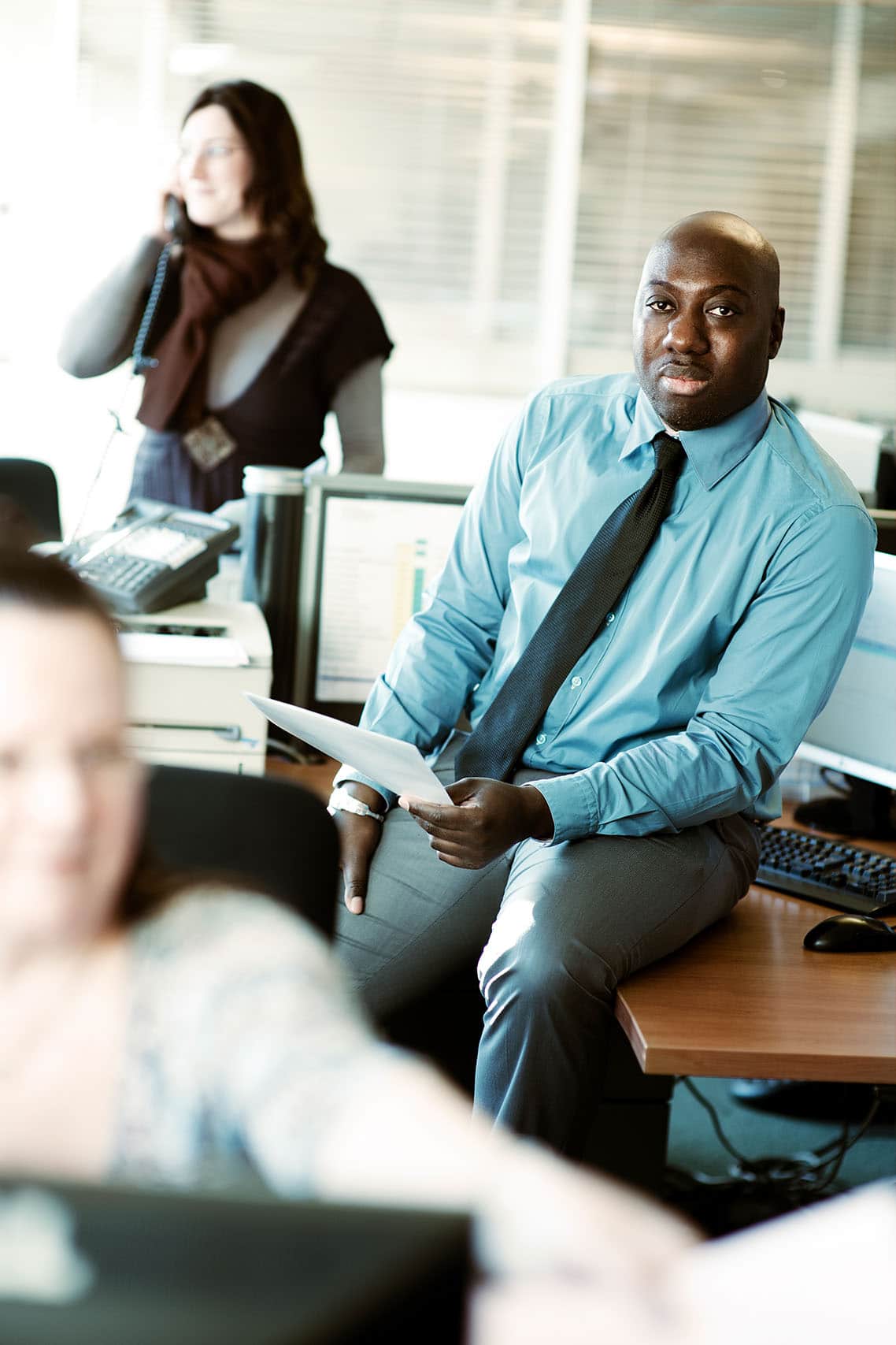 Portrait corporate en situation dans les bureau de la Bred pour le rapport annuel. reportage du photographe corporate Patrick Sordoillet