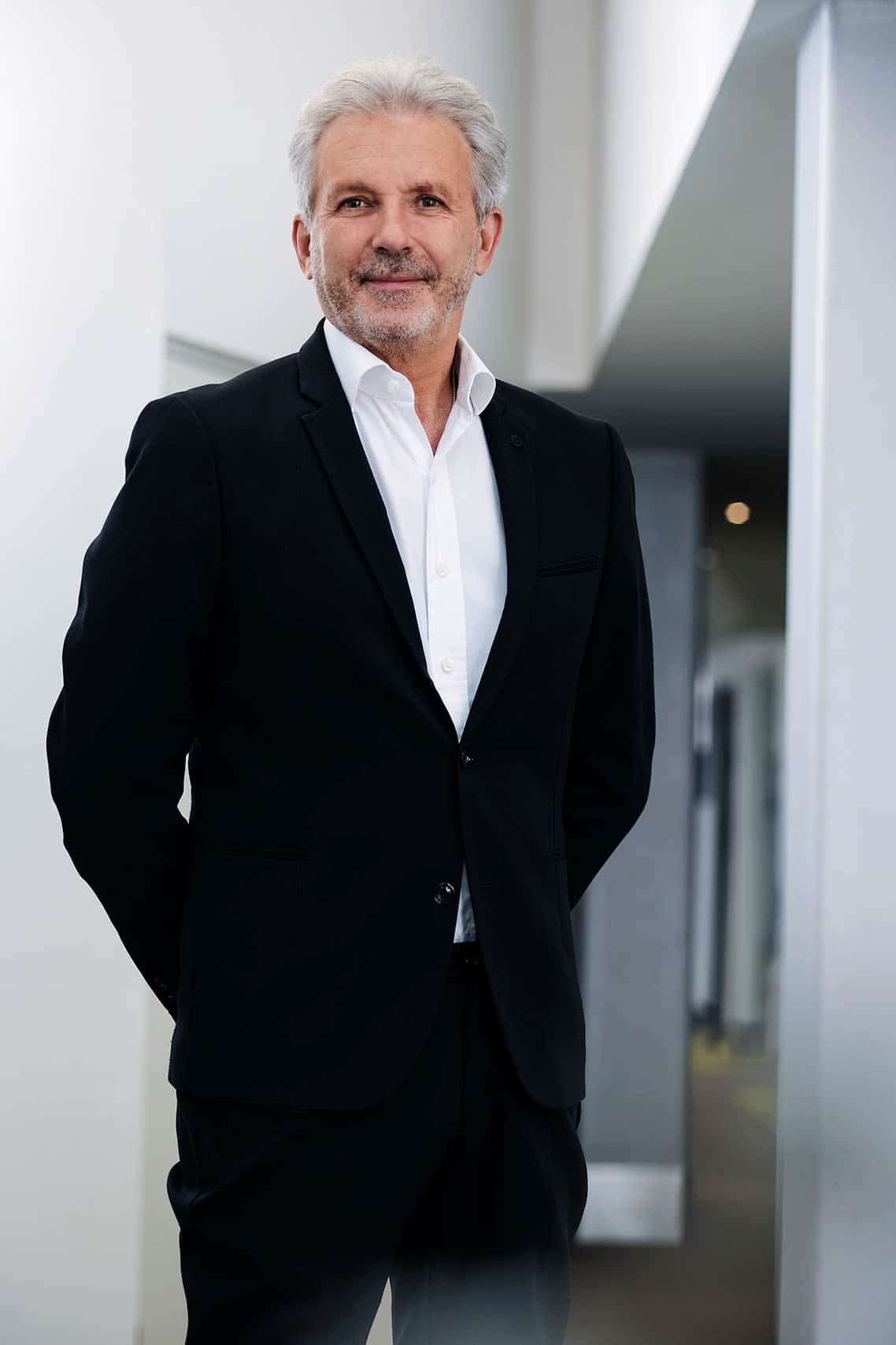 portrait corporate du comité de direction du Club Med. Portrait de Patrick Calvet