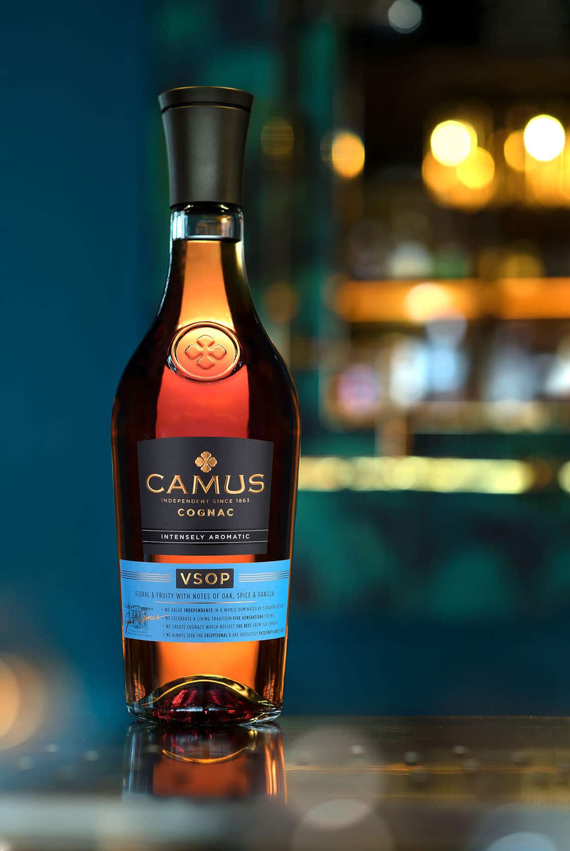 photographe art de vivre au bar à cocktails le Solera pour camus la grande marque