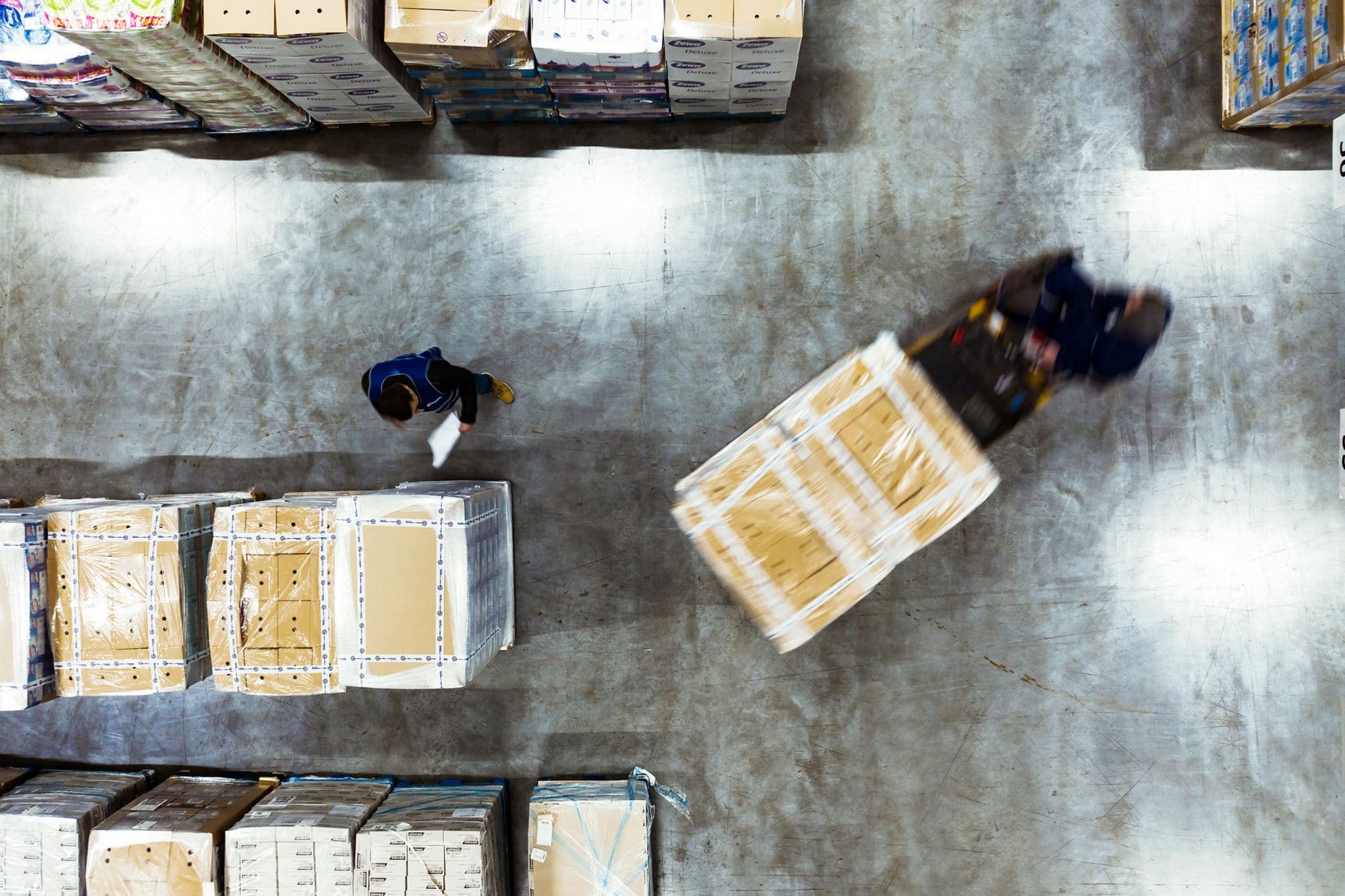 Photo au drone dans un entrepot de logistique géré par FM Logistic en Ukraine