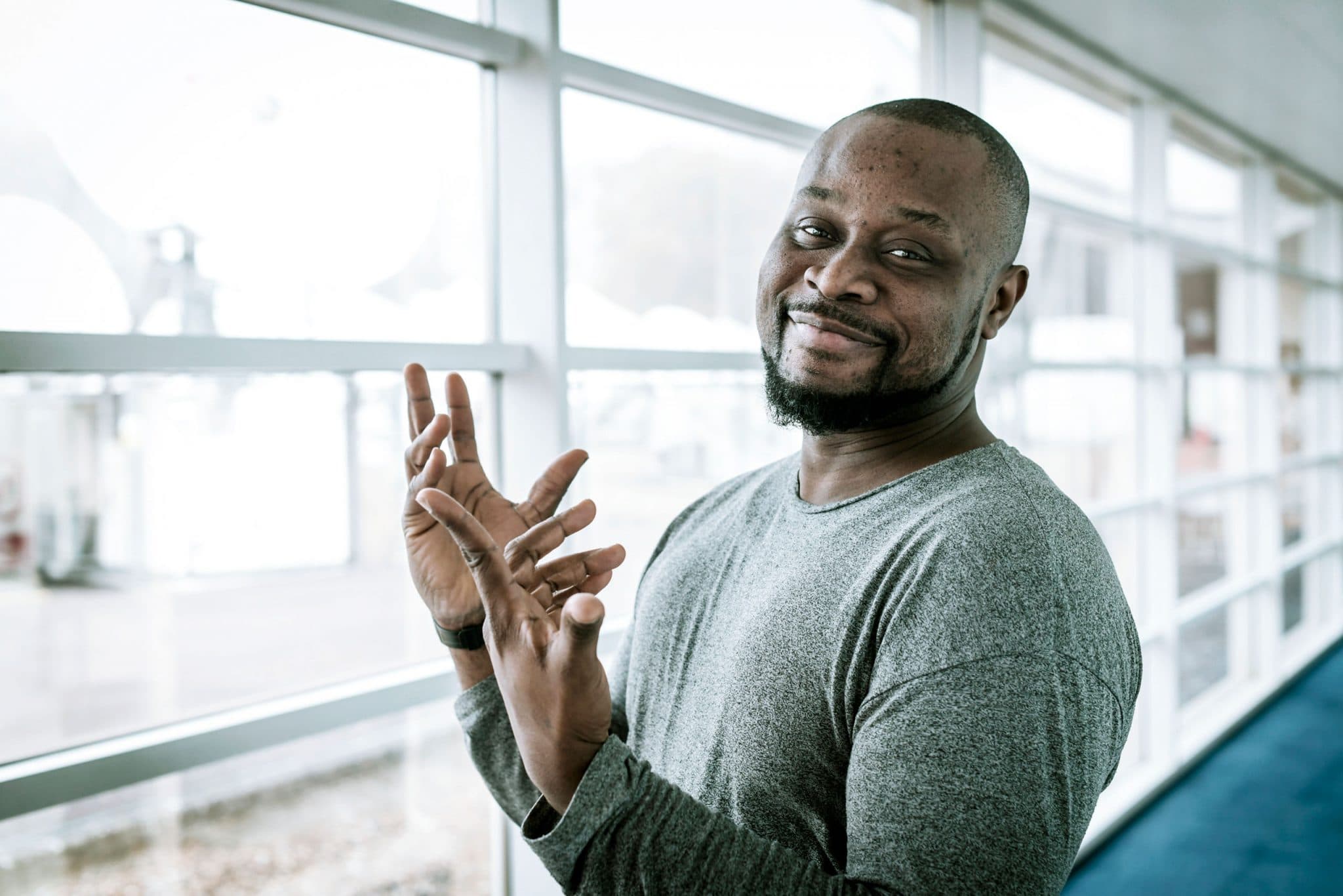 Portrait d'un technicien informatique au téléport de Globecast à Londres