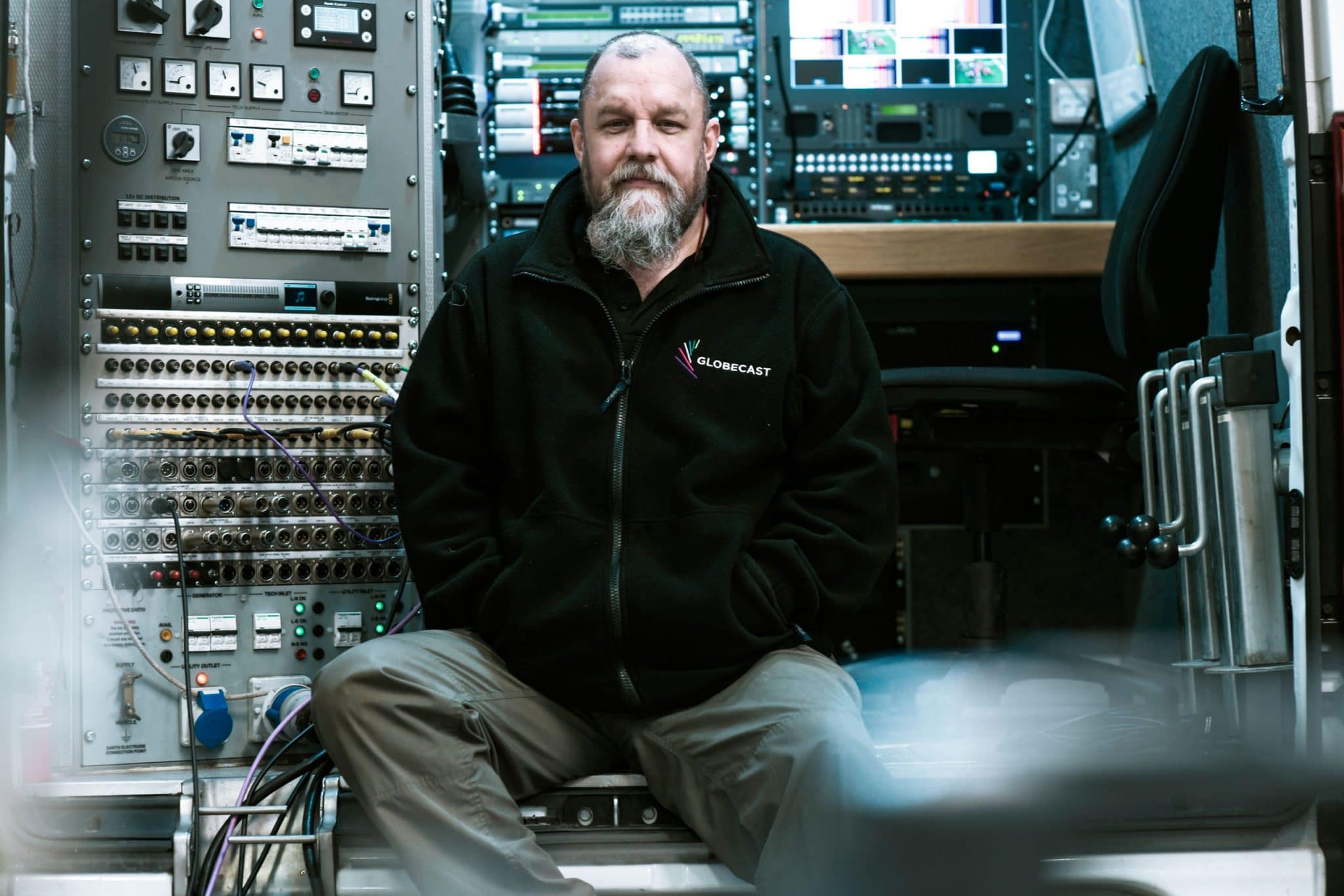 Portrait d'un technicien chez Globecast England dans la banlieue de Londres