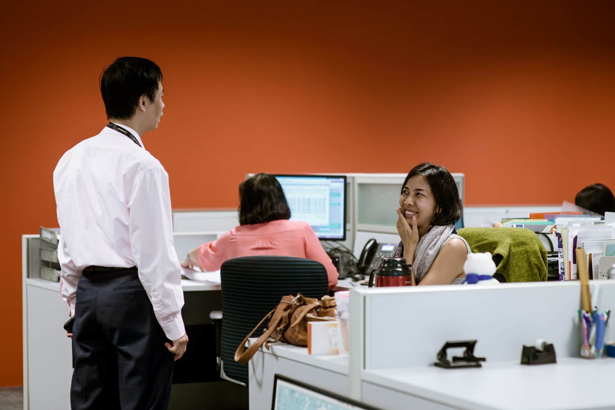 reportage en entreprise du photographe corporate Patrick Sordoillet à Singapour pour Globecast.