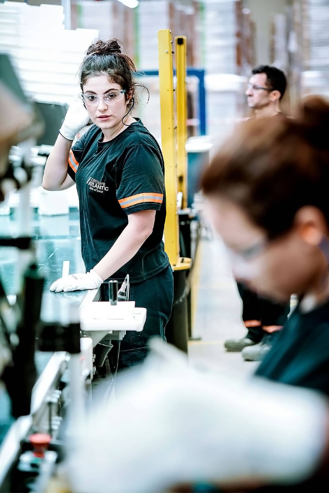 groupe atlantic usine d'izmir. reportage photo sur la chaine de montage des sèches-serviette