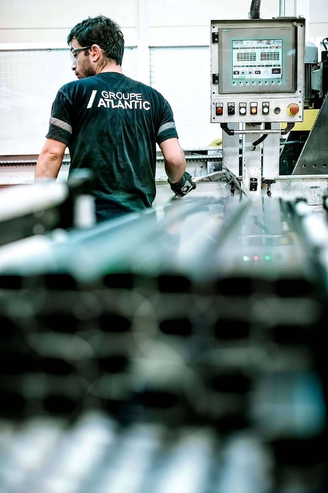 Production des tubes de radiateurs seche serviette dans l'usine Atlantic à Izmir. Photographe professionnel Paris.