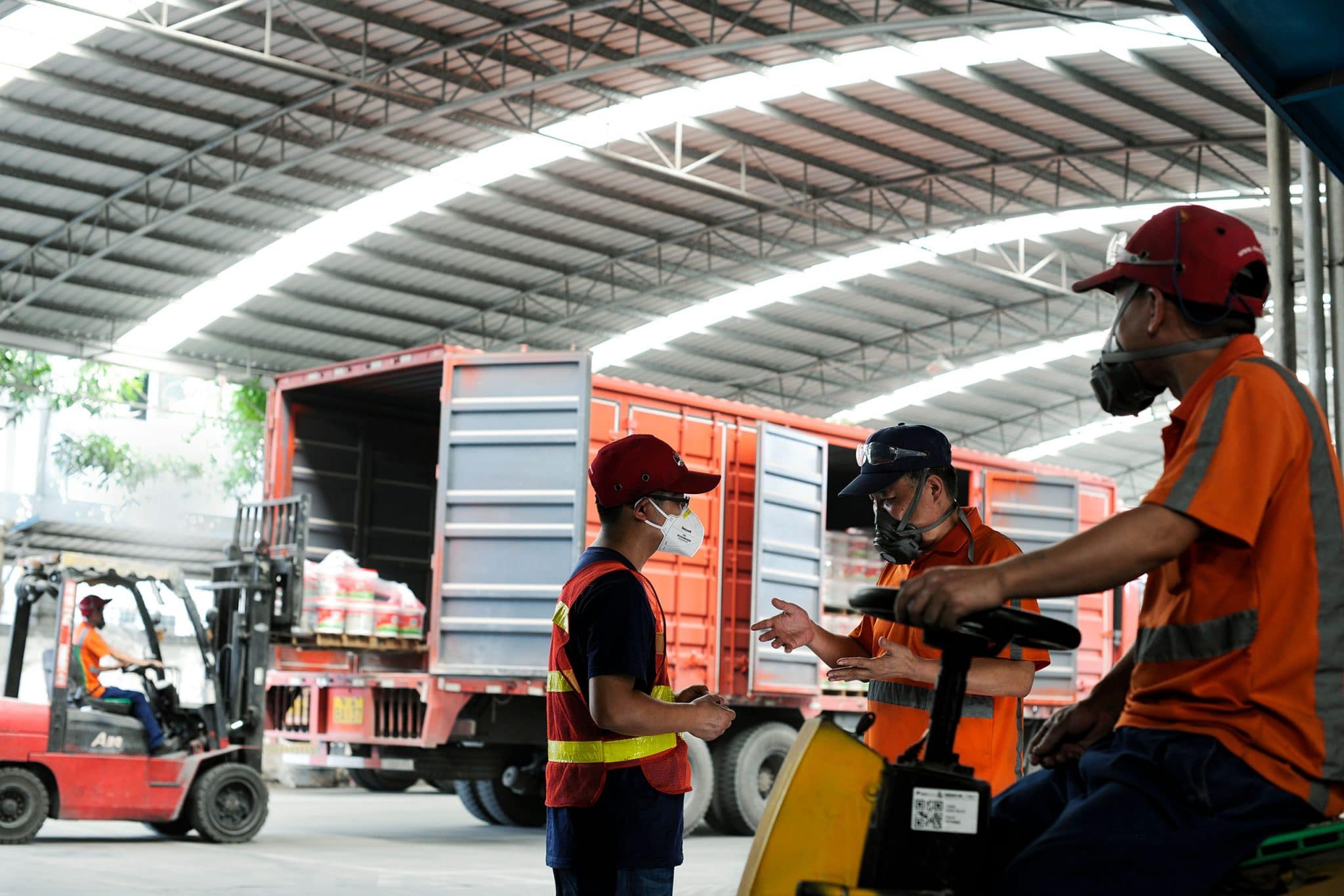 Chargement des camions à l'usine Davco de Usine Davco de Guangzhou en Chine
