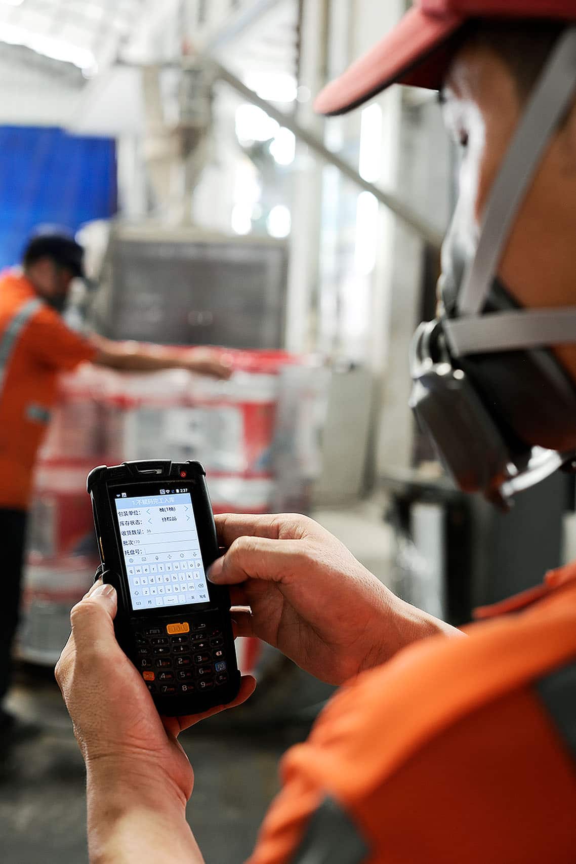 Reportage en usine chez Davco, filiale de Parexgroup. Gestion des stocks