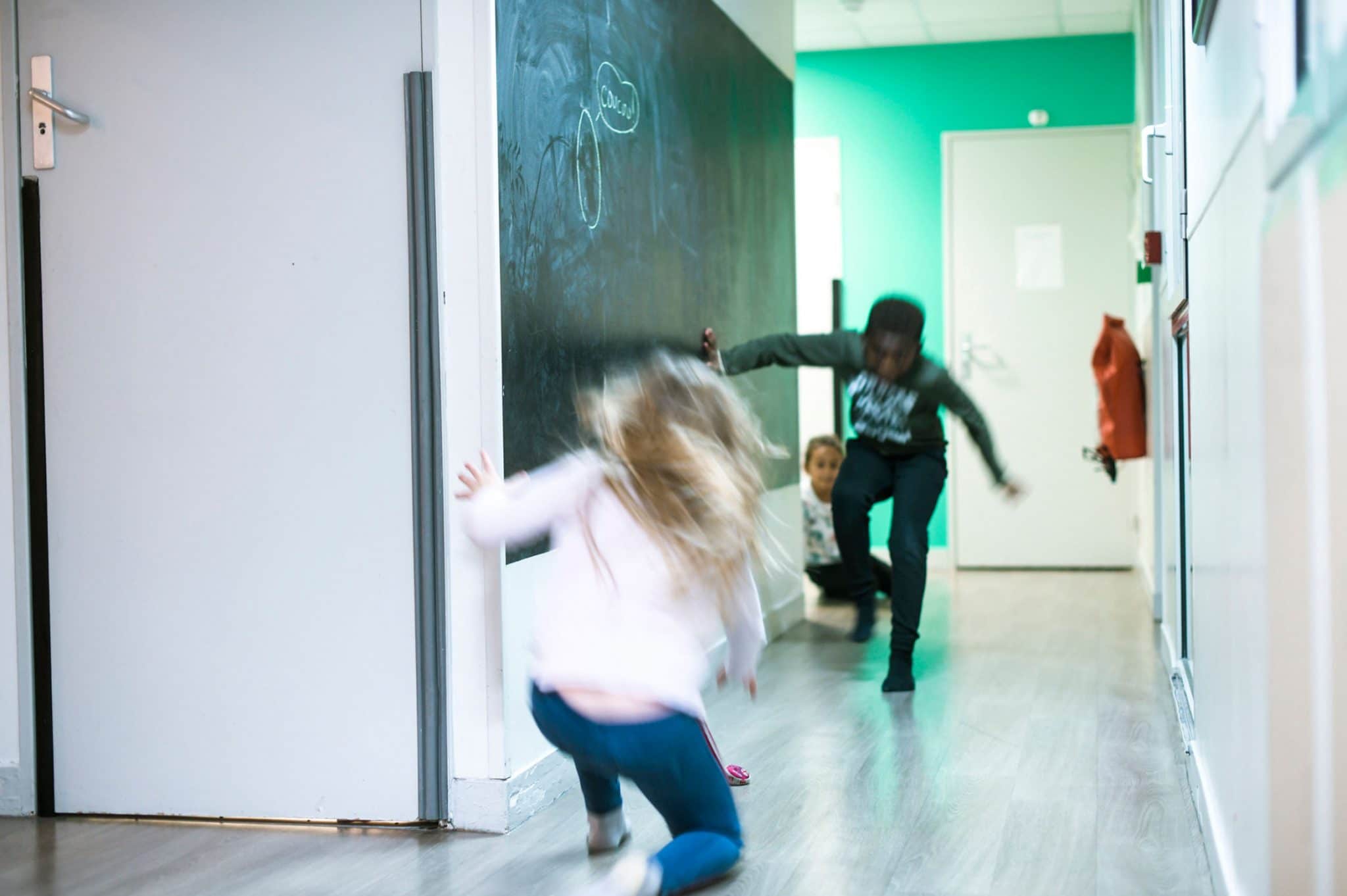 Enfants en difficulté jouant au Foyer de l’Enfance Les Récollets