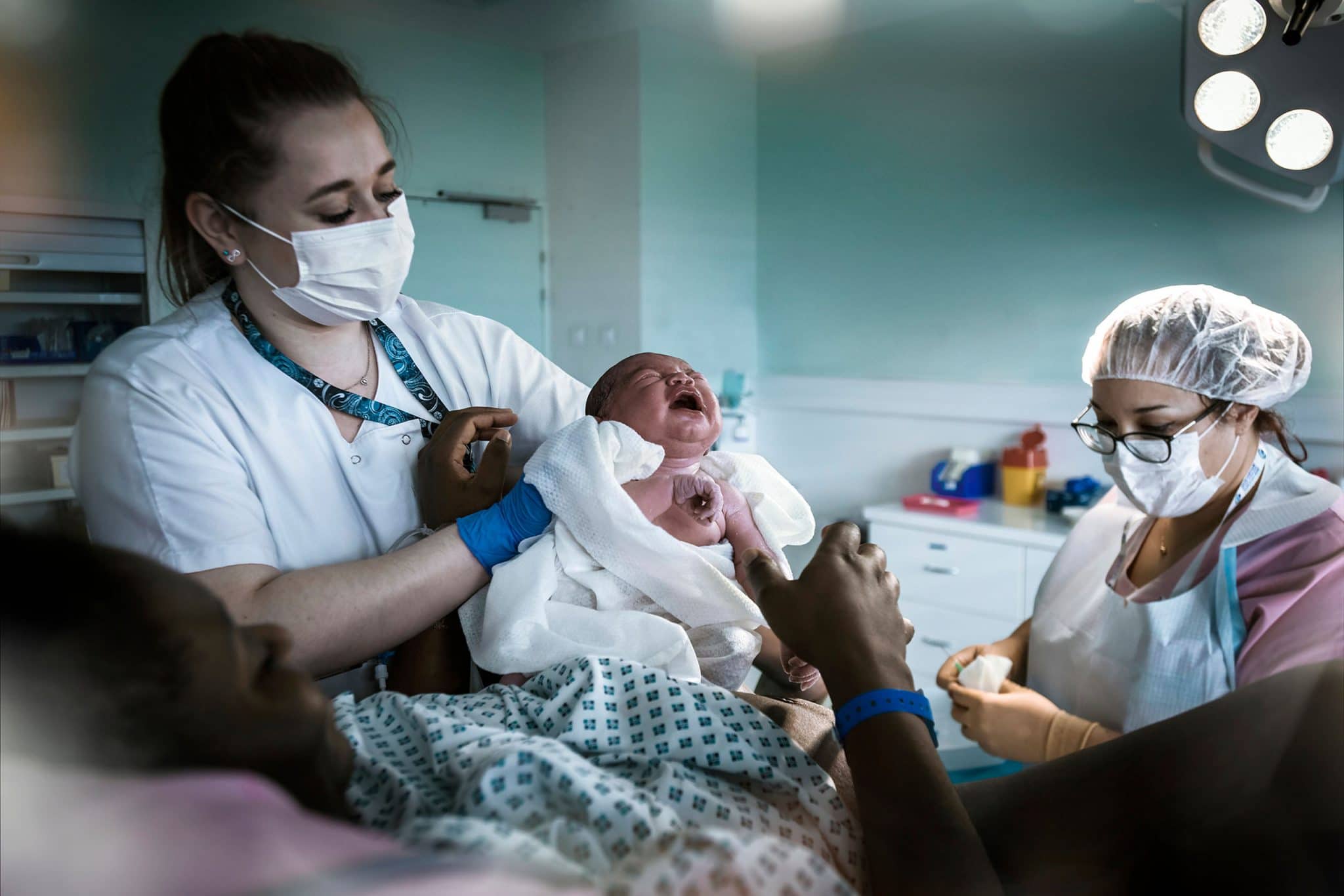 Reportage photo en hôpital pour la HAS. Naissance d'un nouveau-né par accouchement naturel