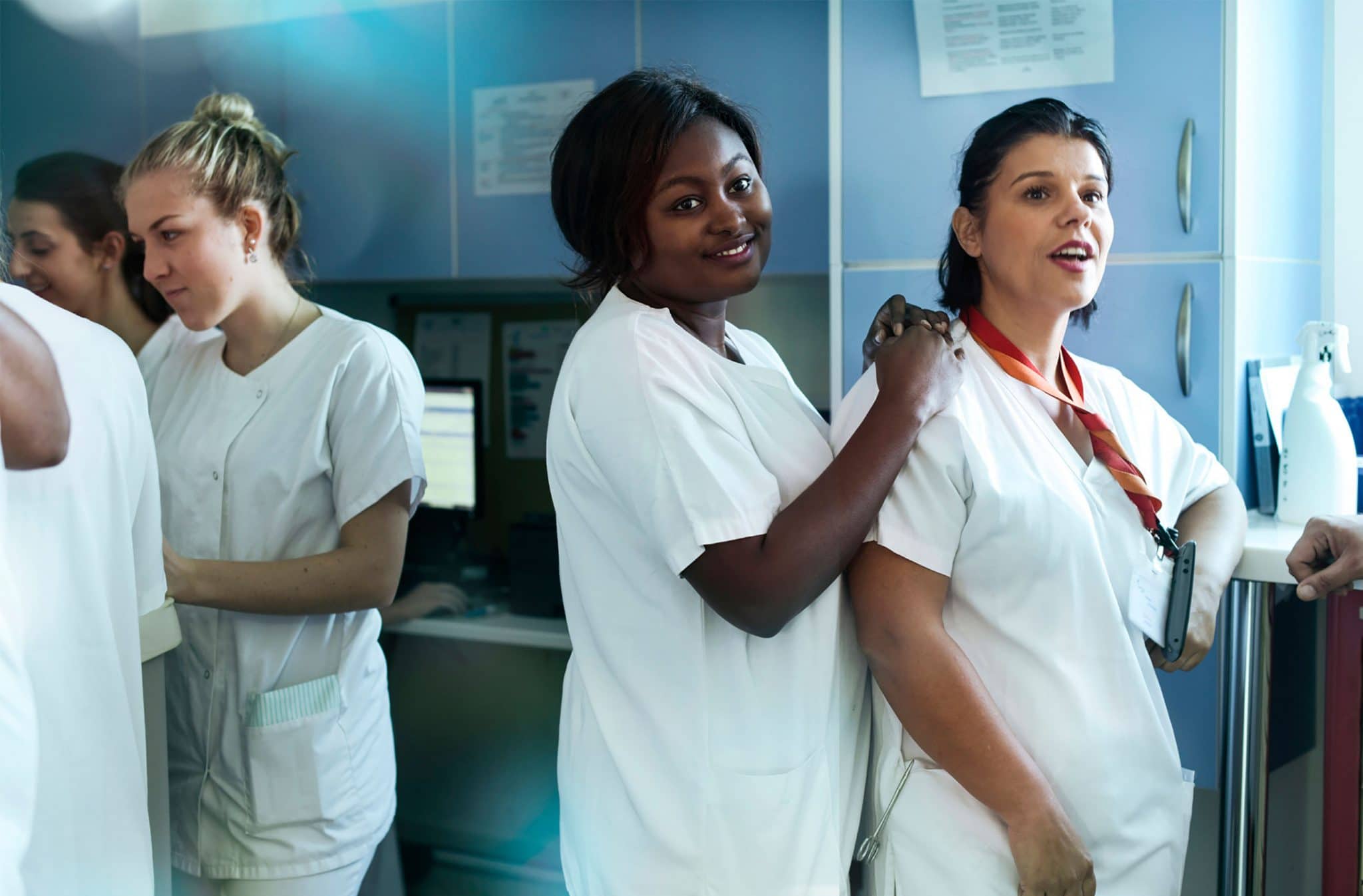Reportage photo en milieu hospitalier pour la Haute Autorité de santé. Imfirmières et aides-soignantes dans la salle de repos.