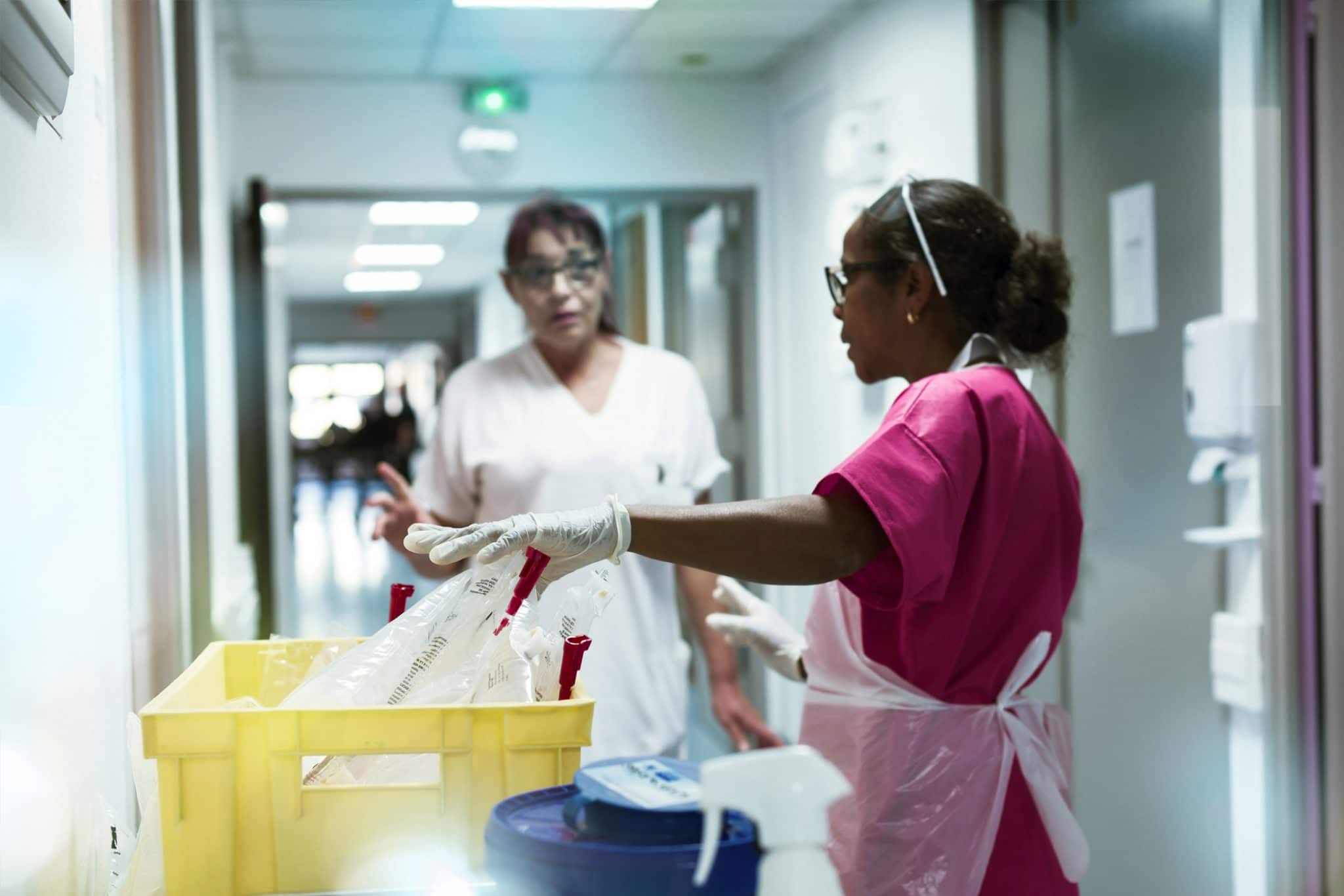 reportage photo médical en milieu hospitalier pour la Haute Autorité de Santé. Equipes de nettoyage