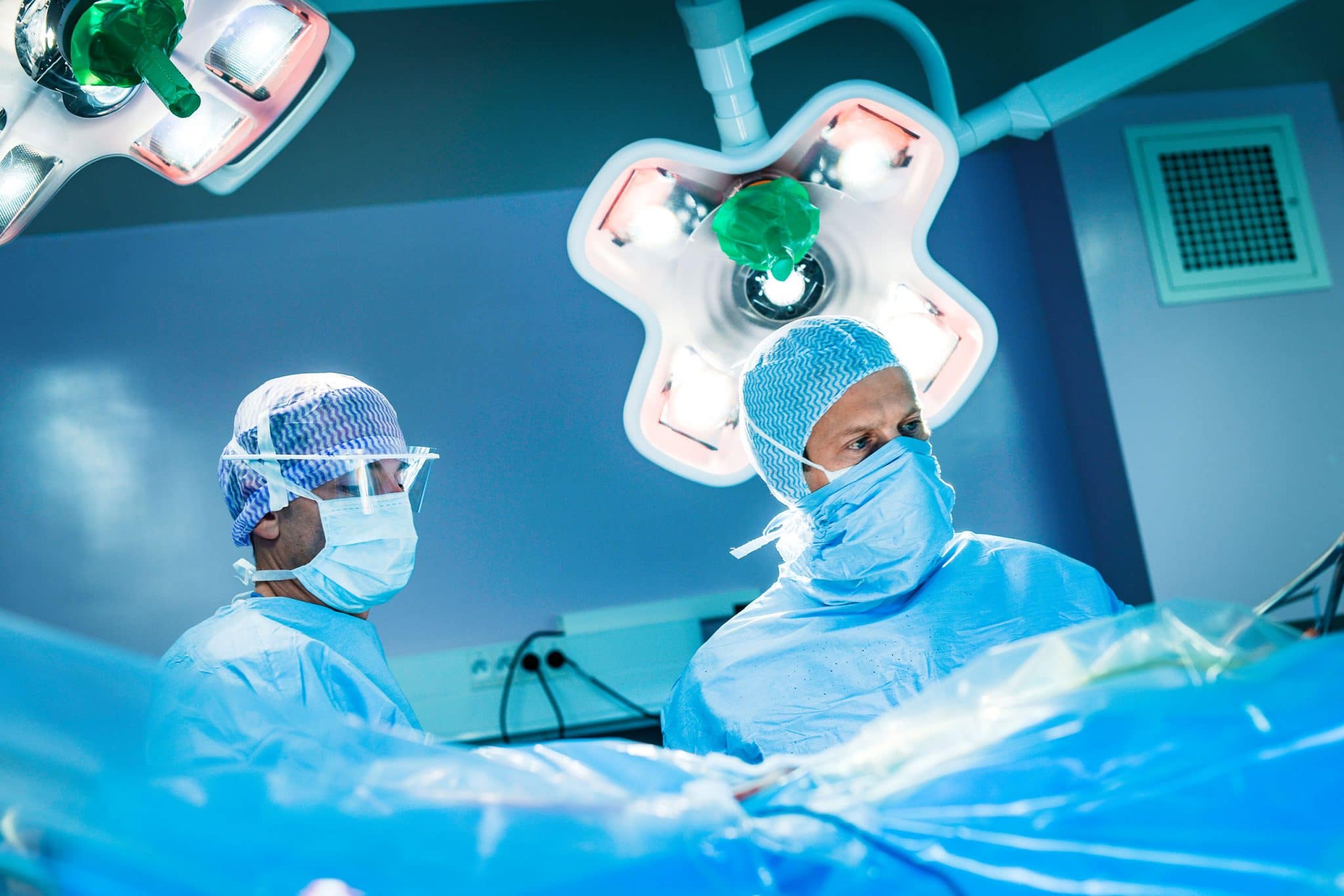 Au bloc opératoire. Chirurgie orthopédique à la clinique du sport