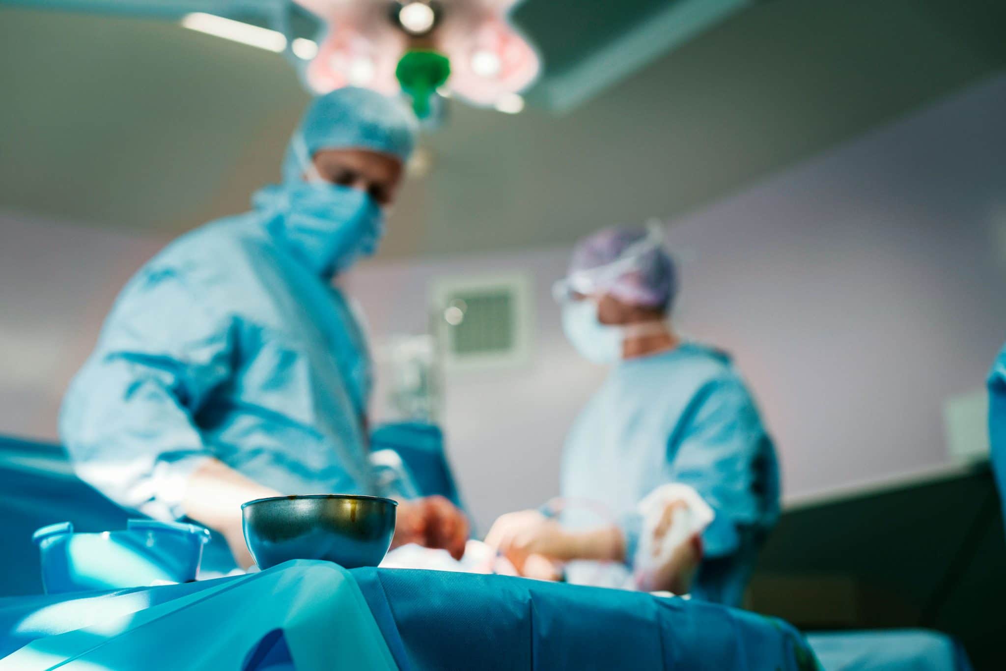 Photographe de santé. détail instruments dans un bloc opératoire