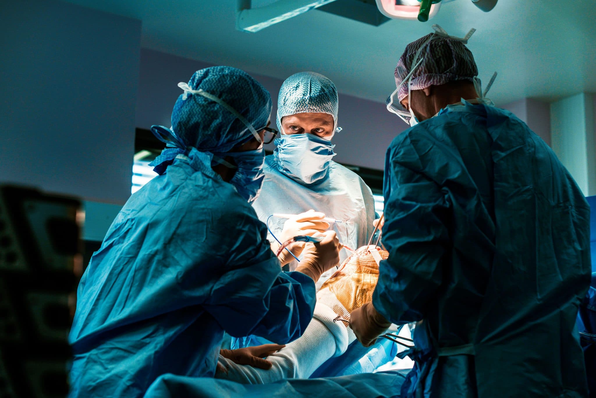 Reportage photo Santé. Docteur matthieu Meyer au bloc opératoire