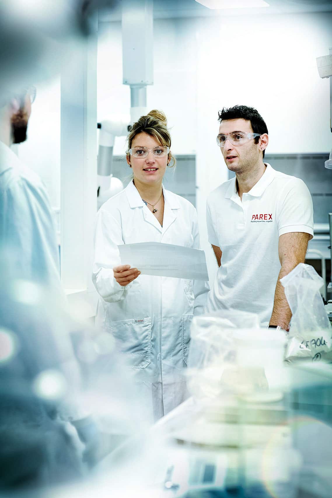Portrait en situation dans un laboratoire de recherche du groupe Parex