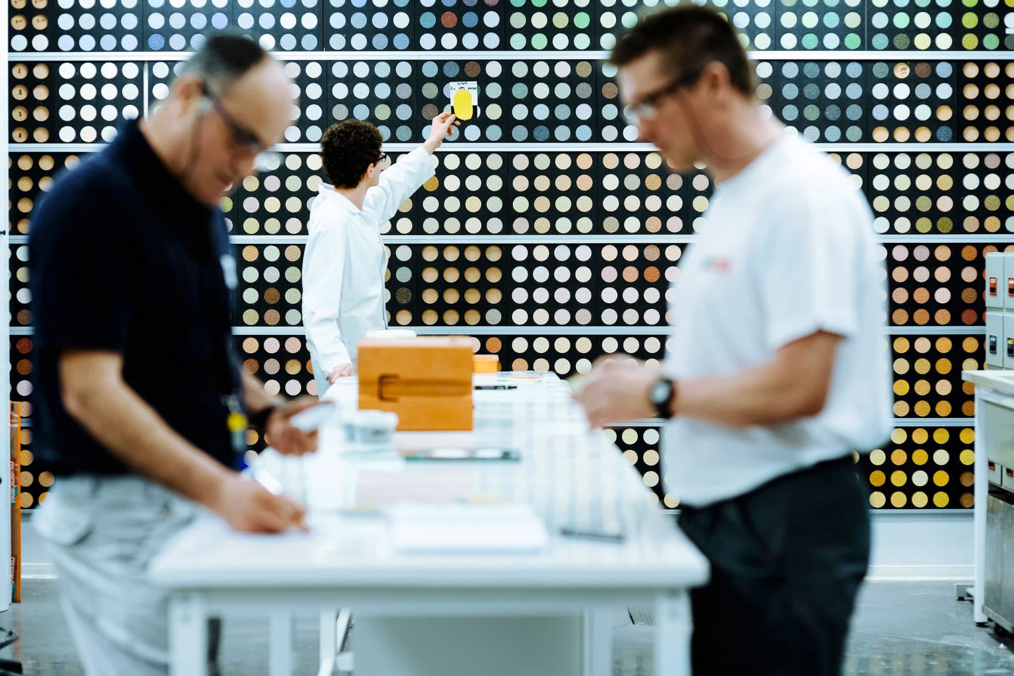 Laboratoire de colorisation des enduits chez Parexlanko