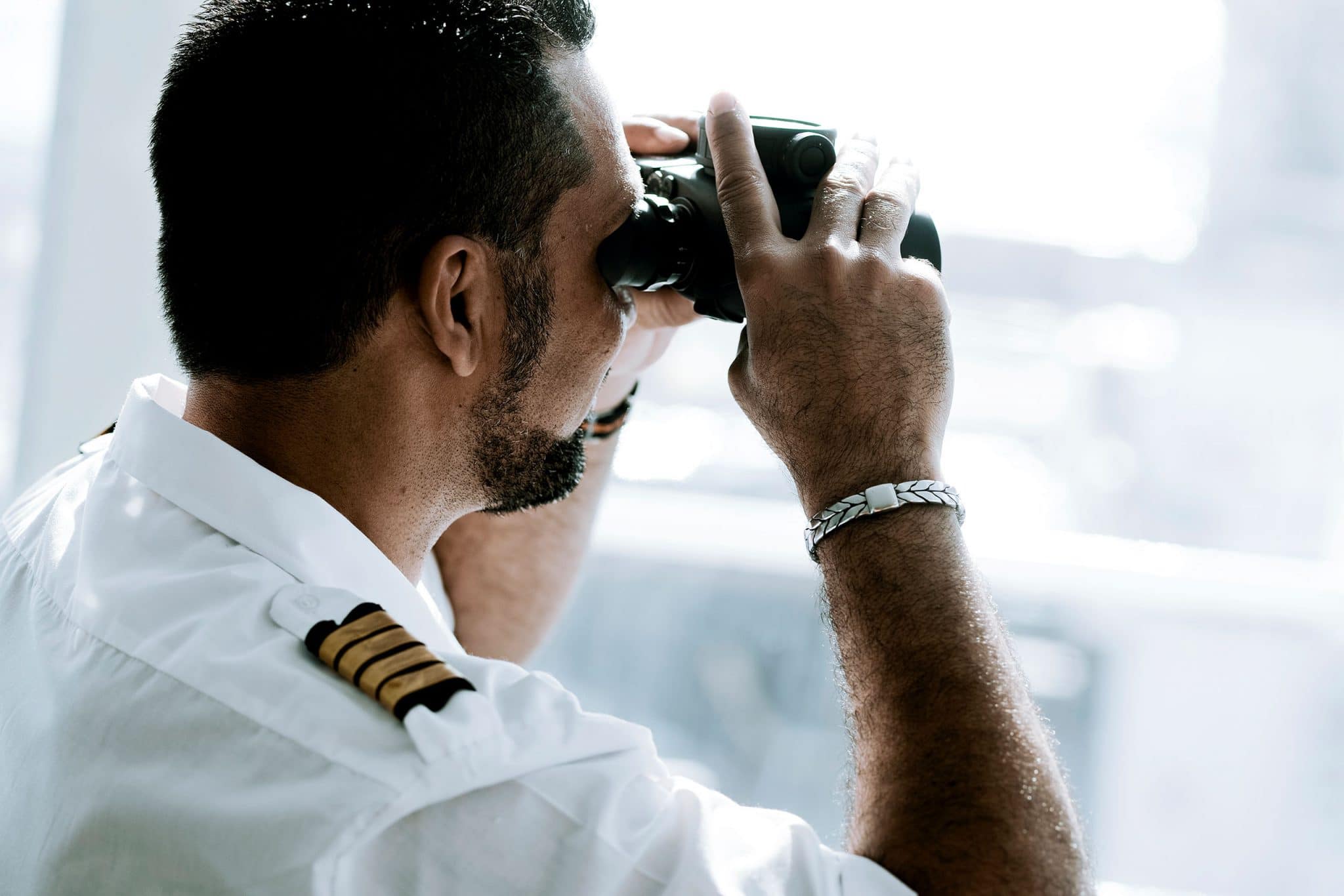 Reportage photographe industriel. Capitaine du Mamona Serenity, bateau d'assistance aux plateformes pétrolières faisant partie de la flotte de Promar-Offshore