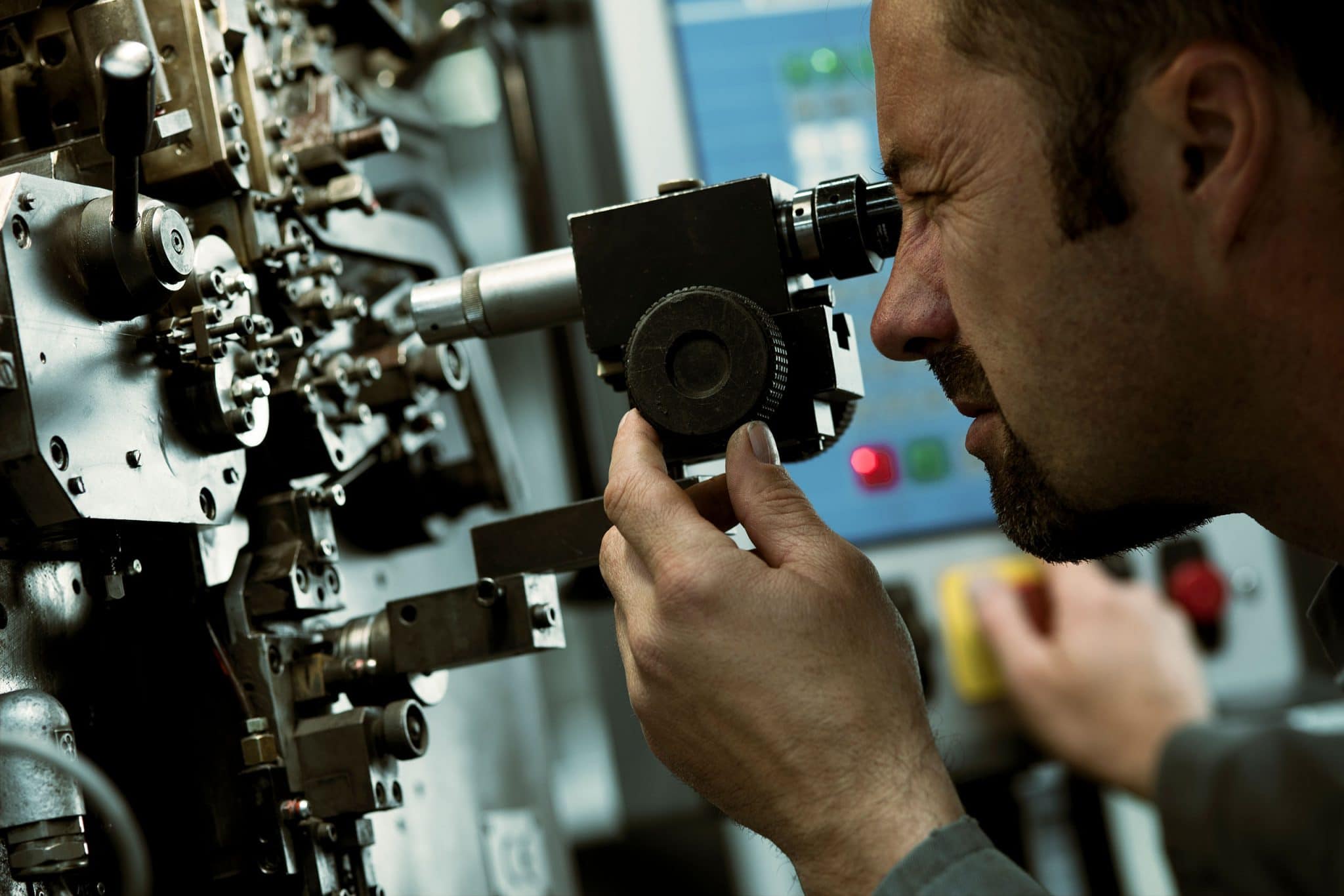 reportage du photographe industriel Patrick Sordoillet en usine. RHD fabricant de ressorts de précision.