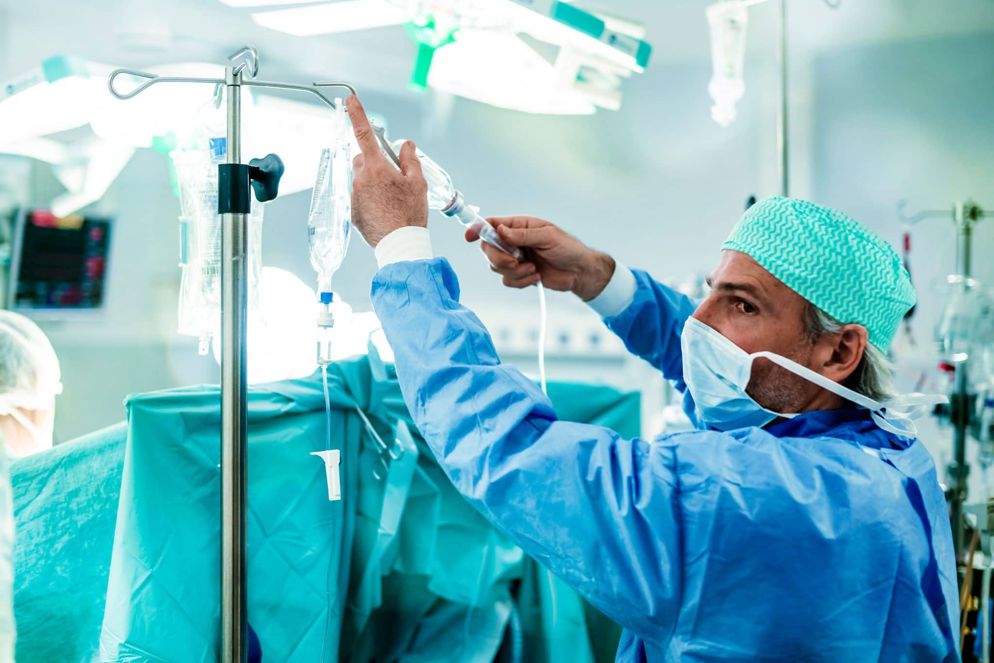 Photo au bloc opératoire. Anesthésiste au bloc opératoire chez Ramsay santé