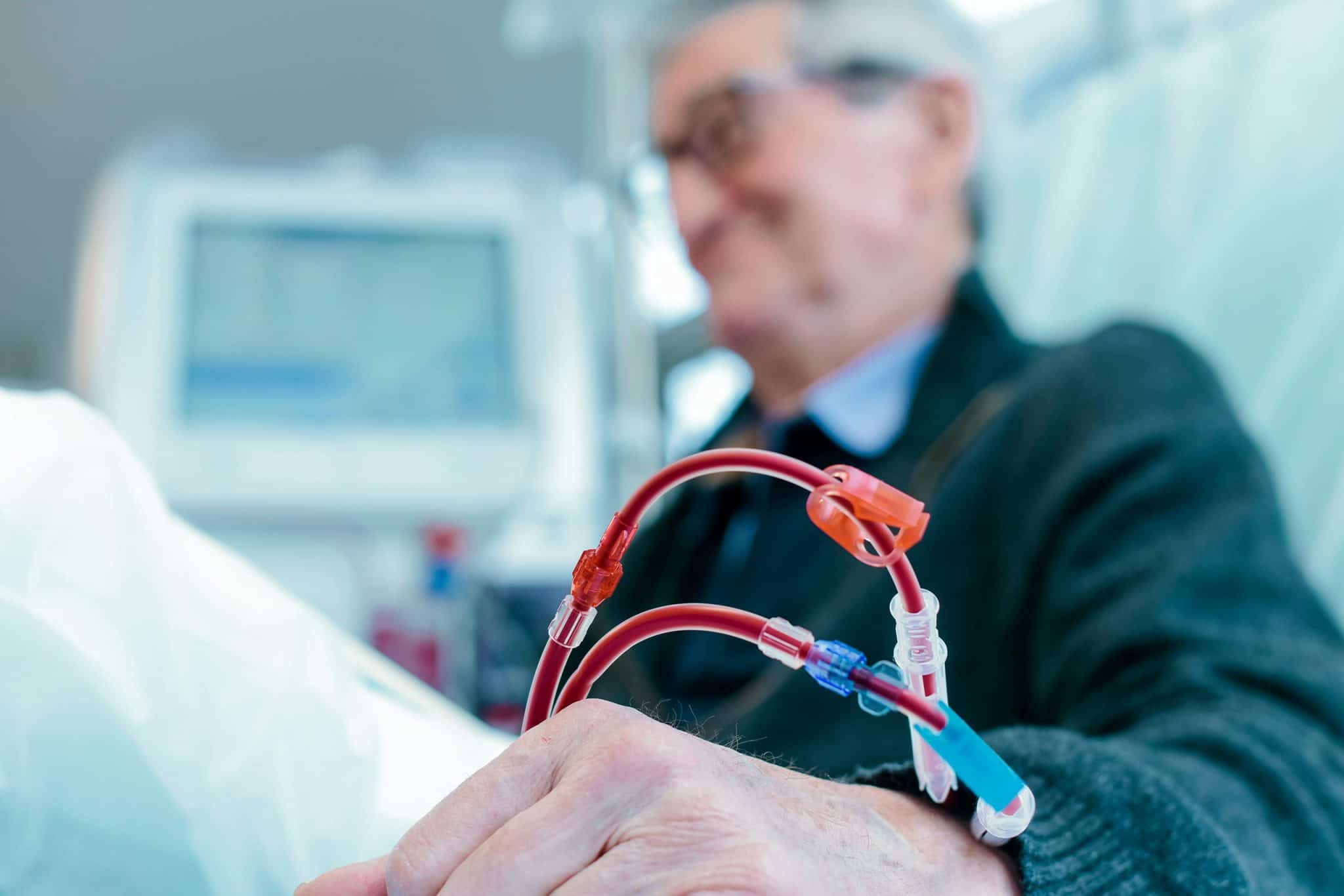 Reportage médical. Détail d'un cathéter lors d'une dialyse dans un hôpital du groupe Ramsay santé
