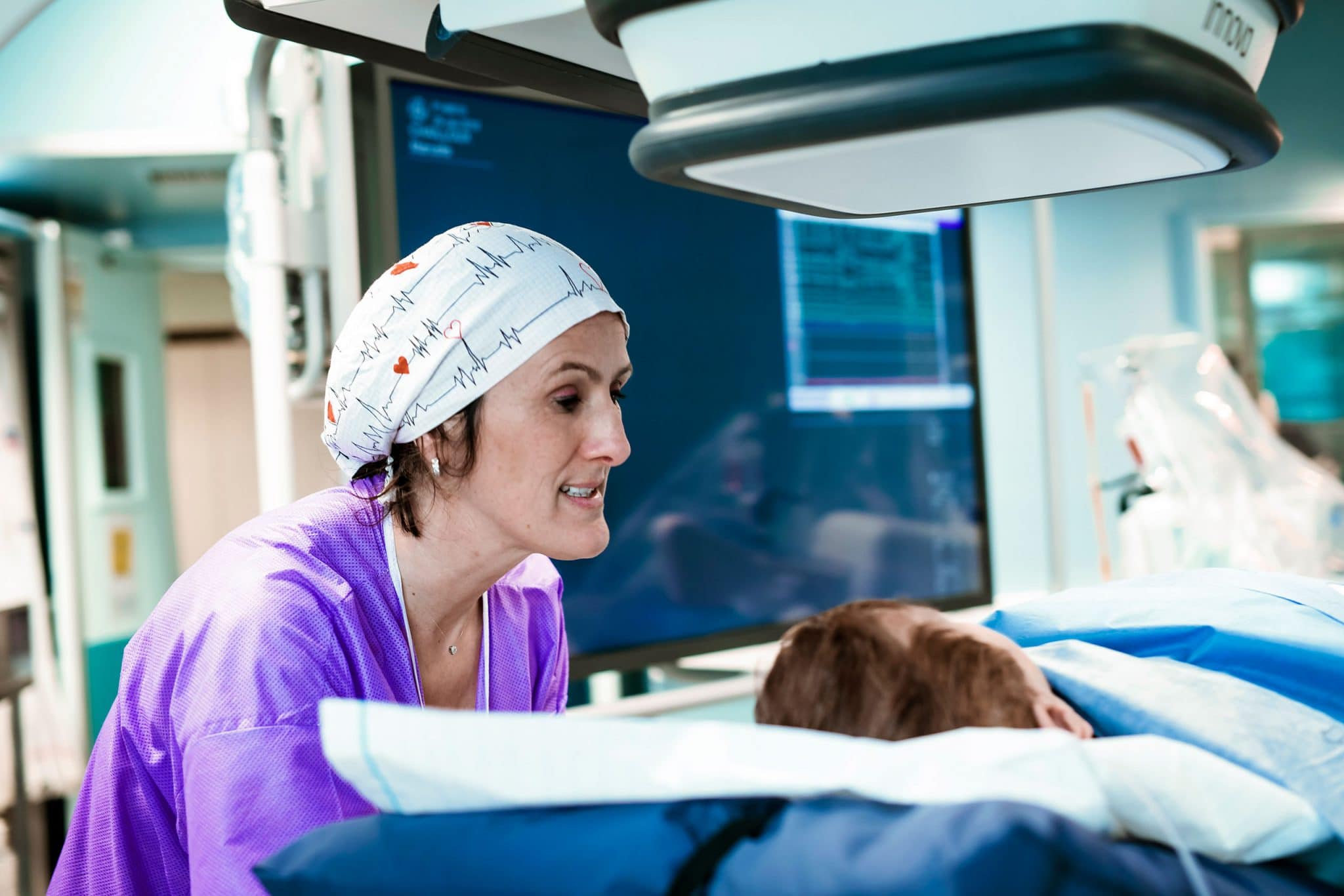 Photographe médical professionnel. Anesthésiste dans un bloc opératoire du groupe Ramsay santé