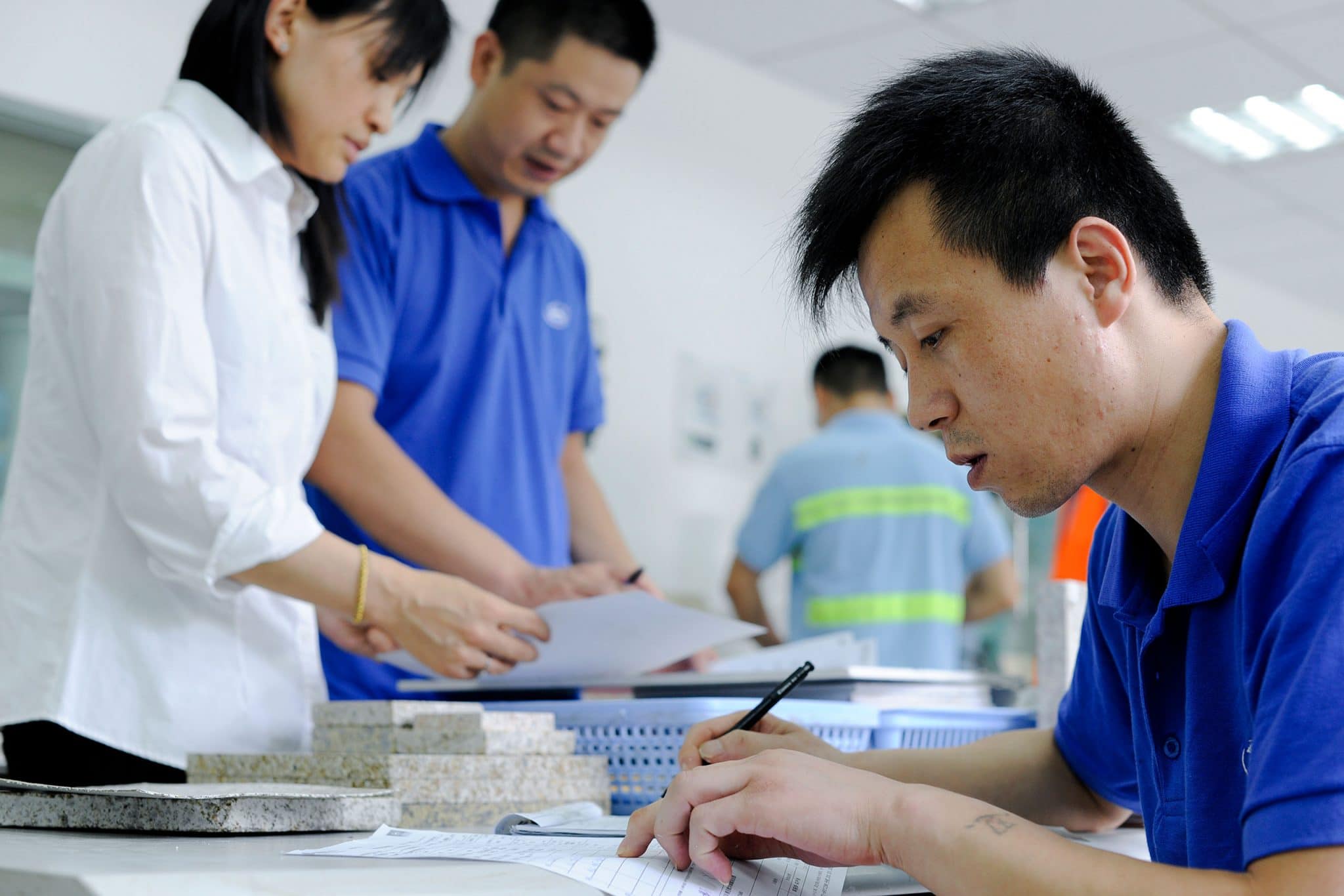 test des produits Davco dans les laboratoires du groupe à Shanghaï en Chine
