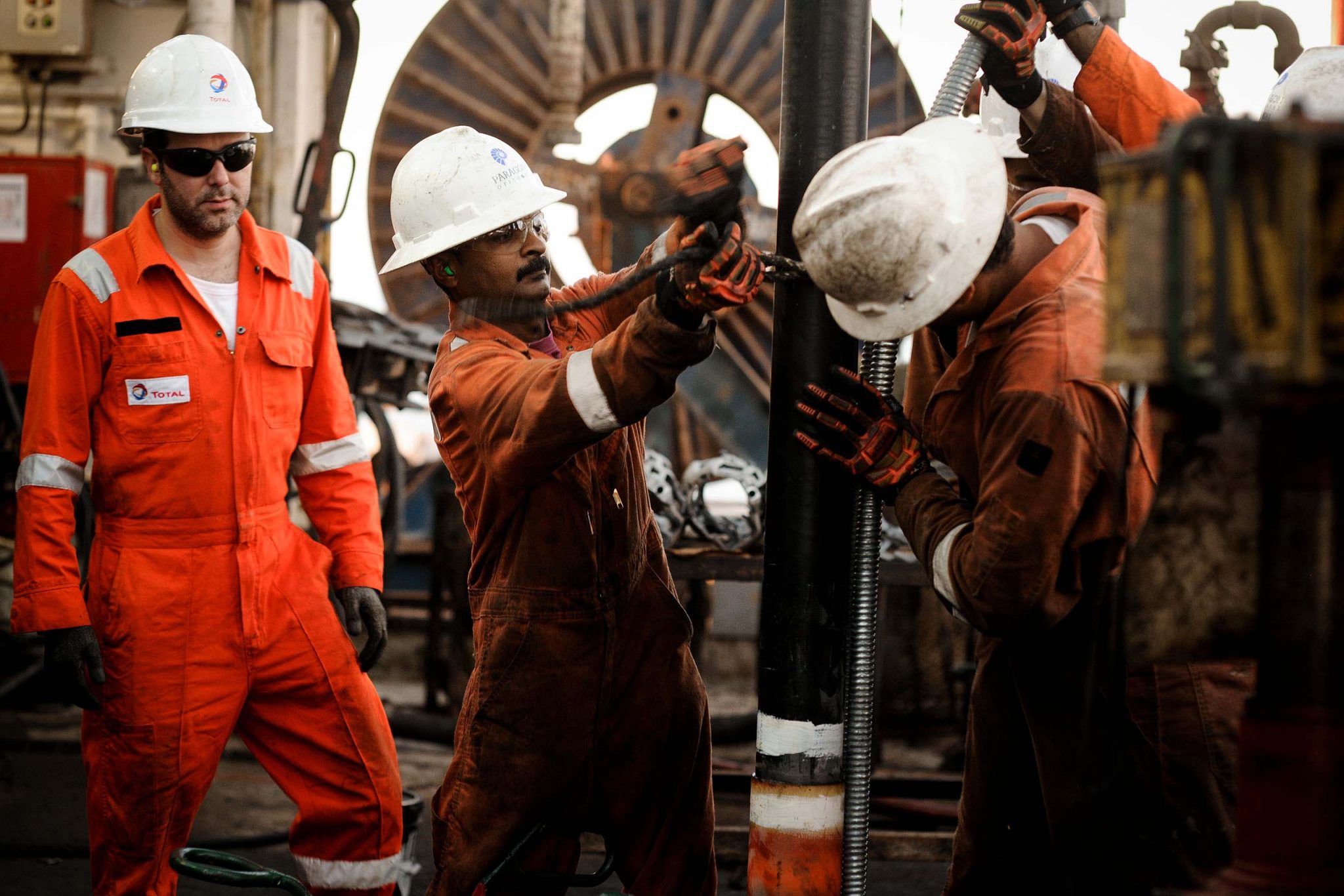 Reporter photographe certifié BOSIET & HUET. Reportage photo du photographe offshore Patrick Sordoillet sur Rig paragon L1115. Forage pétrolier offshore au large du Qatar pour TotalEnergies.