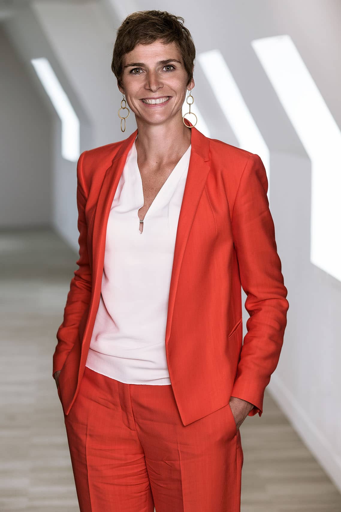 Trombinoscope corporate. Alix D'OCAGNE. Portrait pour trombinoscope en entreprise chez Cheuvreux