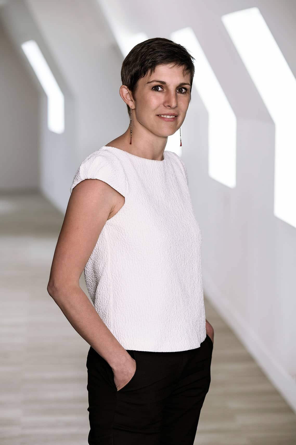 trombinoscope corporate pour Cheuvreux. Portrait de Céline DELAHAYE