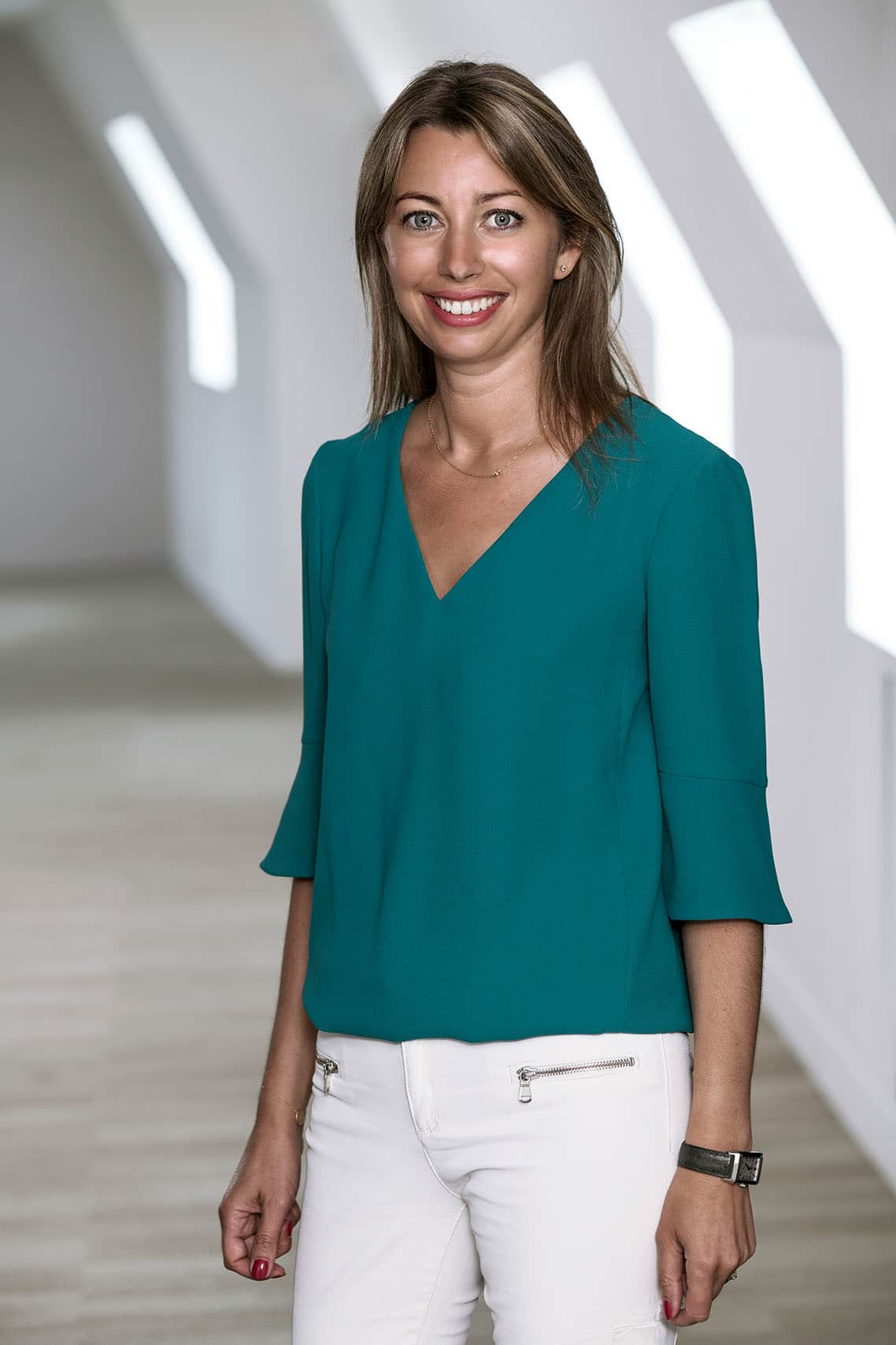 Emmanuelle GILLES DE PELICHY. portrait pour le trombinoscope de Cheuvreux