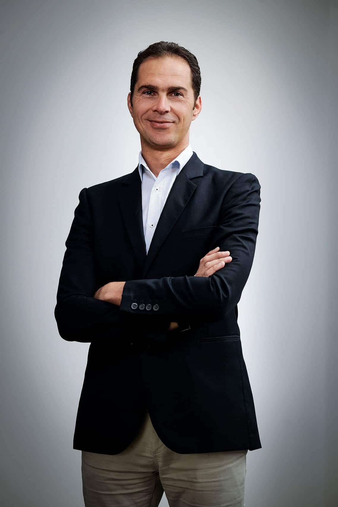 Reportage trombinoscope. Comité de direction du Club Med. Portrait de Xavier Mufraggi pour le trombinscope
