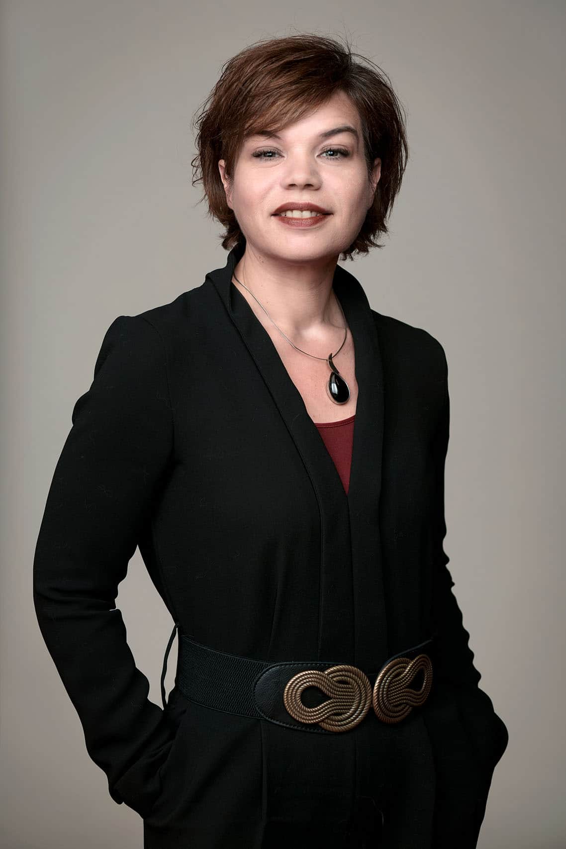 Photographe reportage entreprise.Portrait de Roselyne Guyon pour le trombinoscope corporate de Société Générale