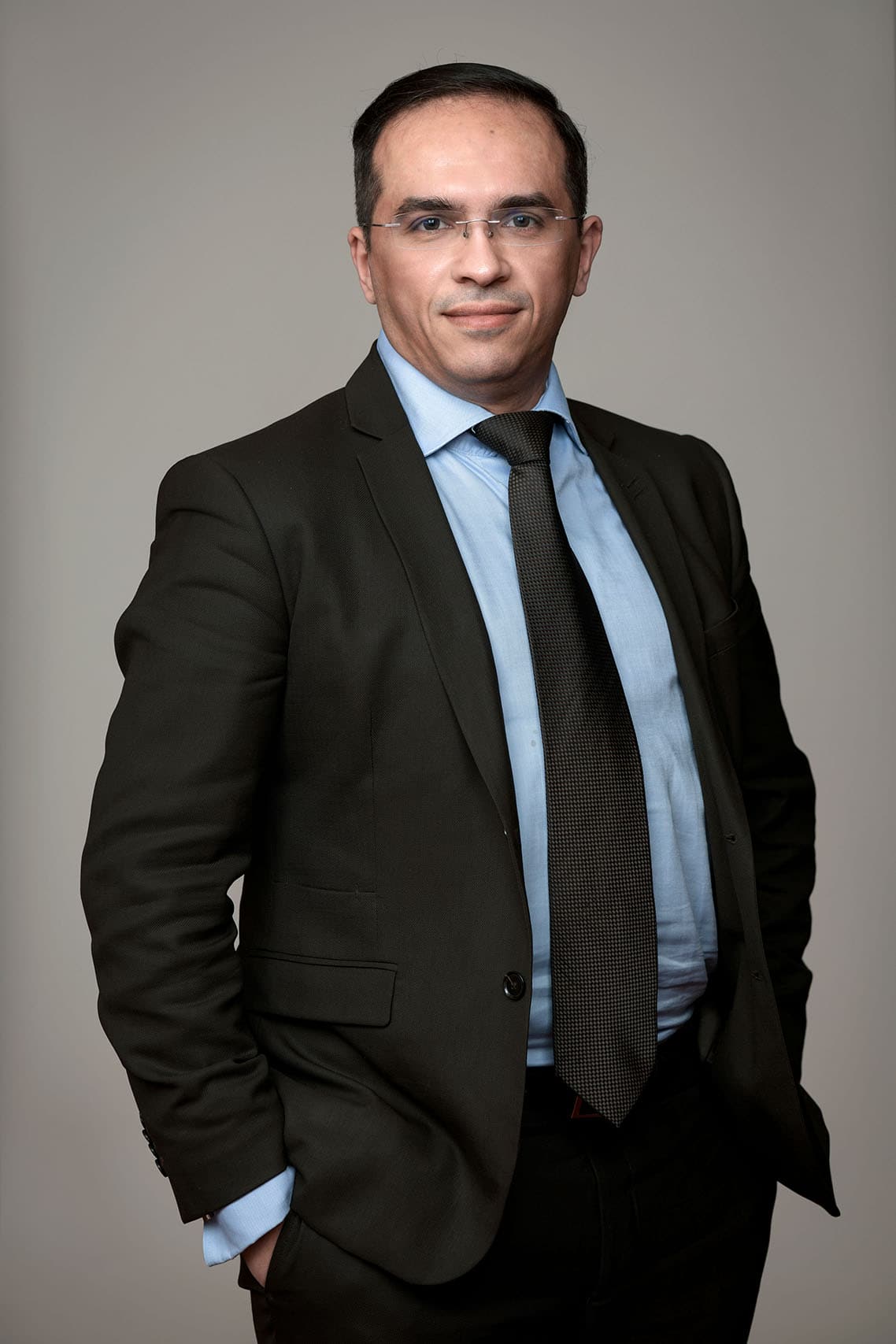 Photographe portraits et trombinoscope à Paris. Fouad Arrafi. portrait corporate pour trombinoscope en entreprise