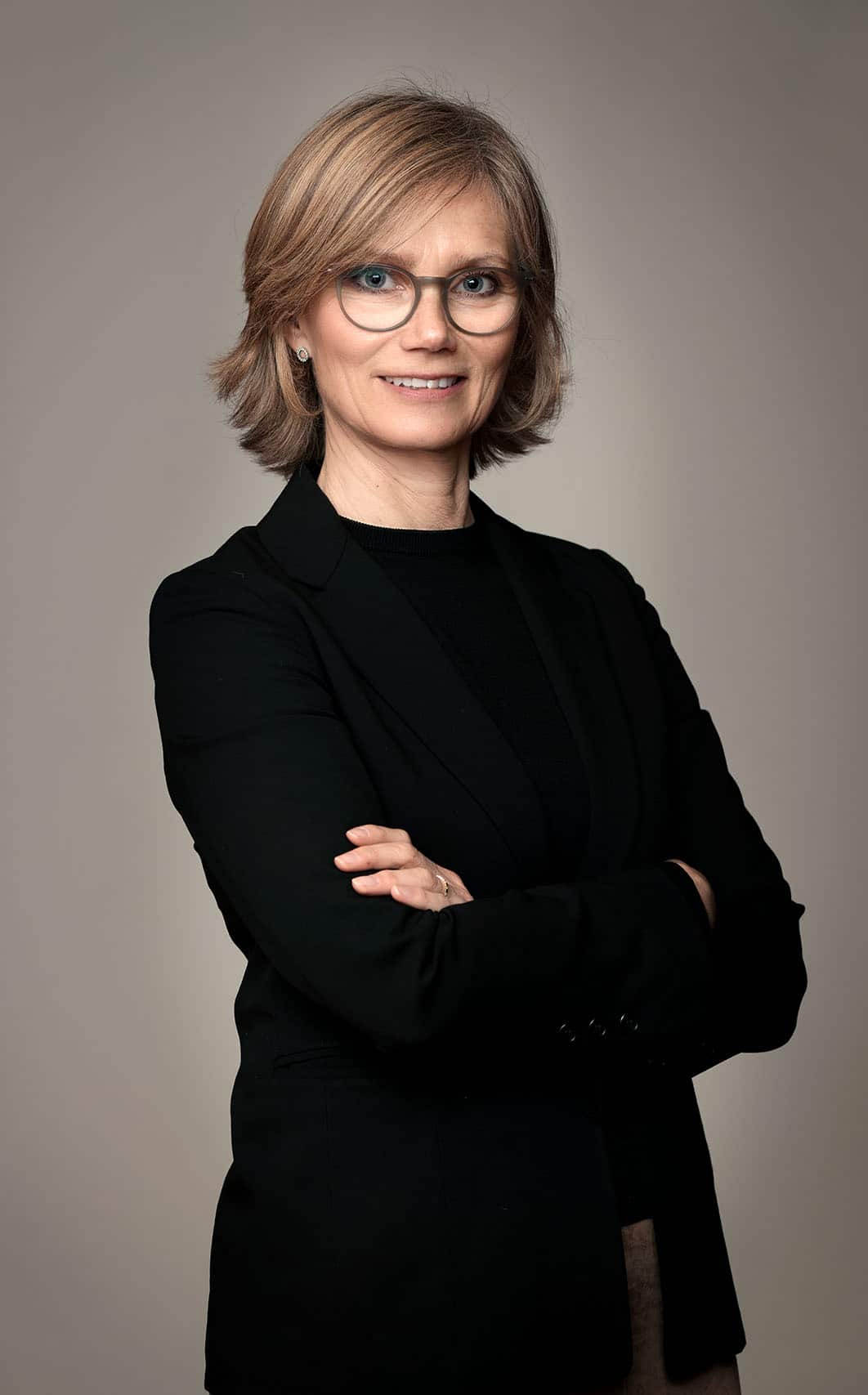 Reportage trombinoscope à Paris. Portrait corporate de Karin Defer Knusen pour le Trombinoscope Société générale