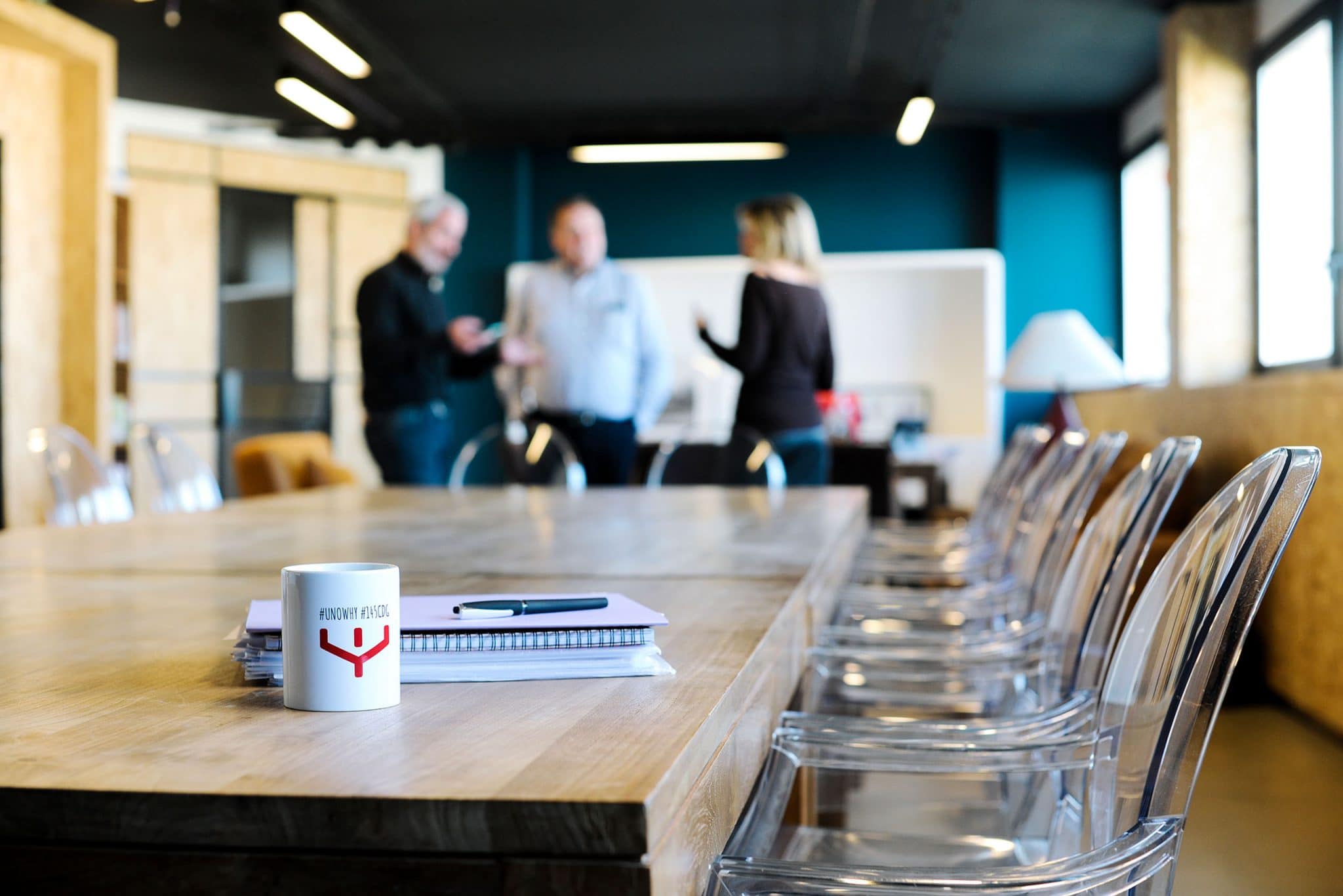 Ambiance salle de réunion dans les locaux de la start up Unowhy. reportage du photographe corporate Patrick Sordoillet