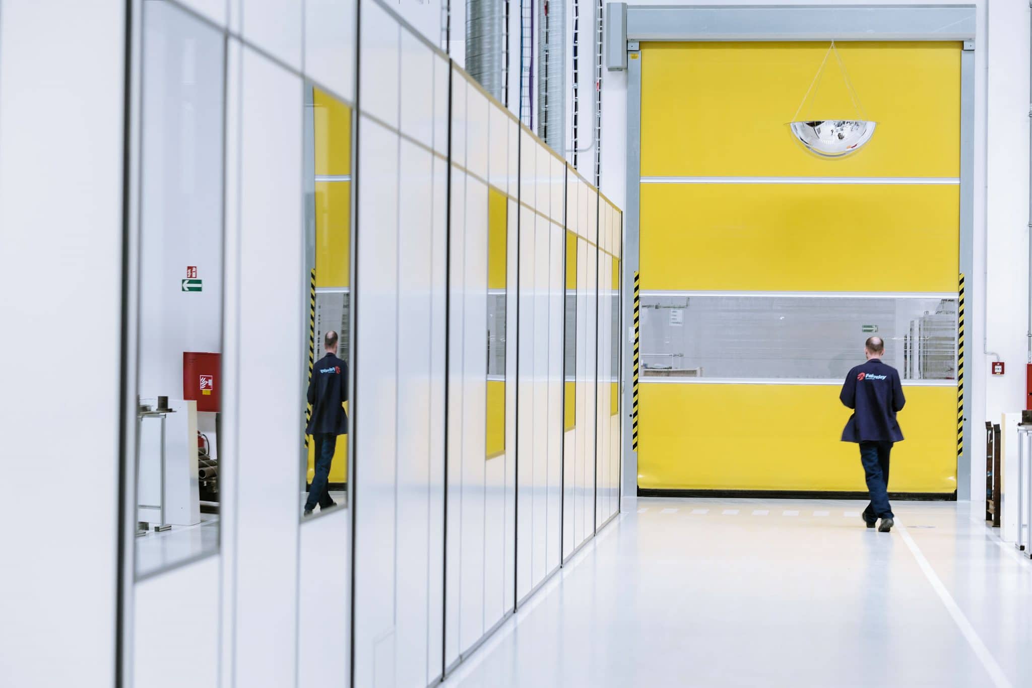 La photo de l'employé à l'usine de MD Elektronik Chotesov, qui est le  premier producteur européen de câbles multimédia pour automobiles, en  Chotesov, près de Pilsen, République tchèque, le 19 février 2015.