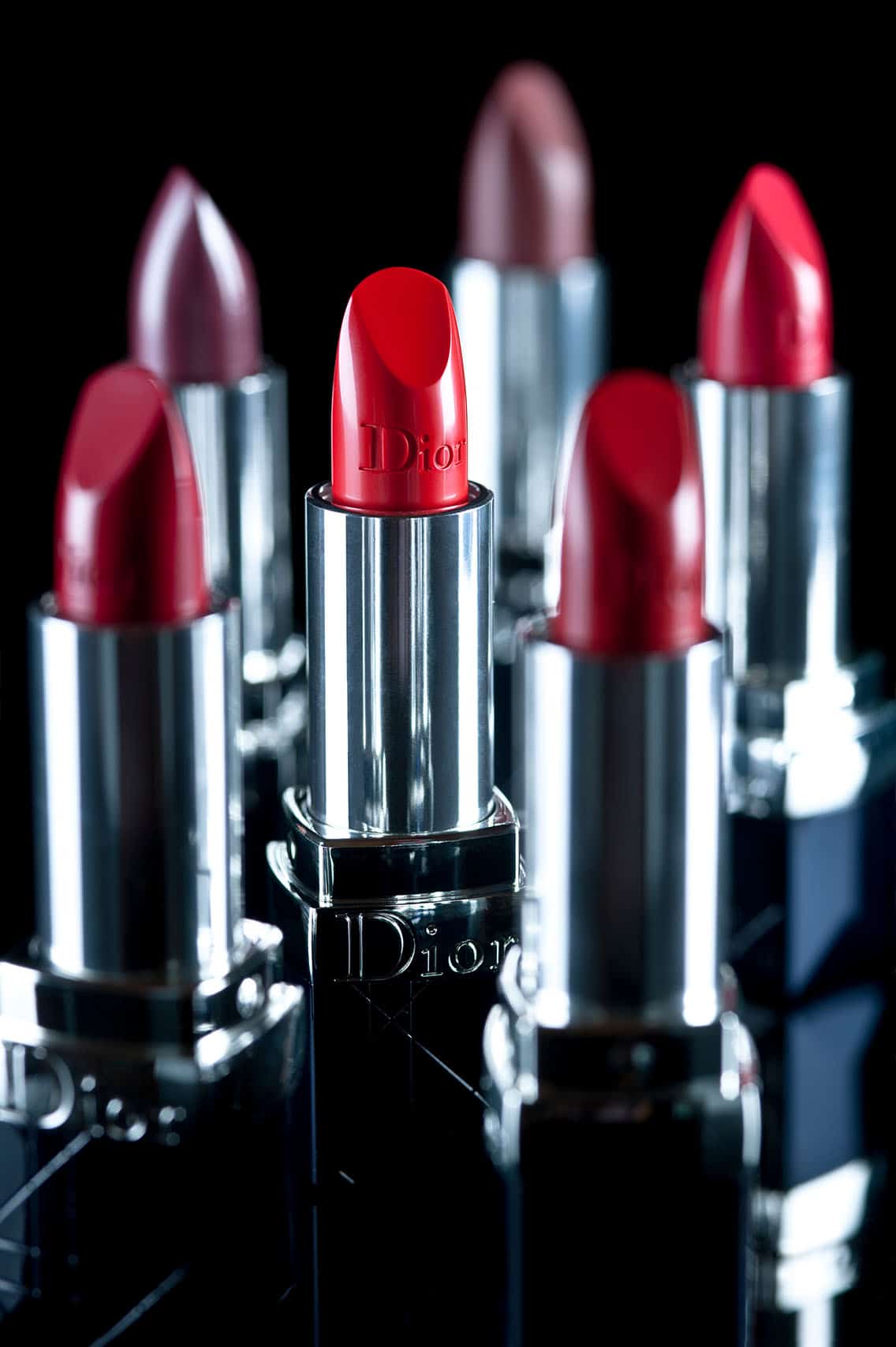 Pack shot sur fond noir de rouge à lèvre Dior pour MMB, créateur de prototypes haut de gamme pour l'industrie du luxe