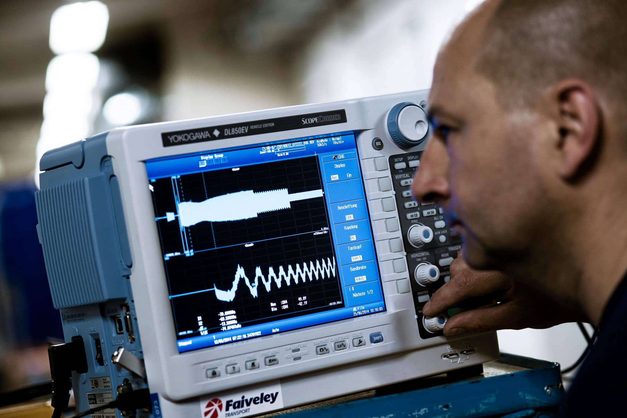 reportage photo par le photographe Patrick Sordoillet chez Wabtec dans l'usine de Saint Pierre des Corps