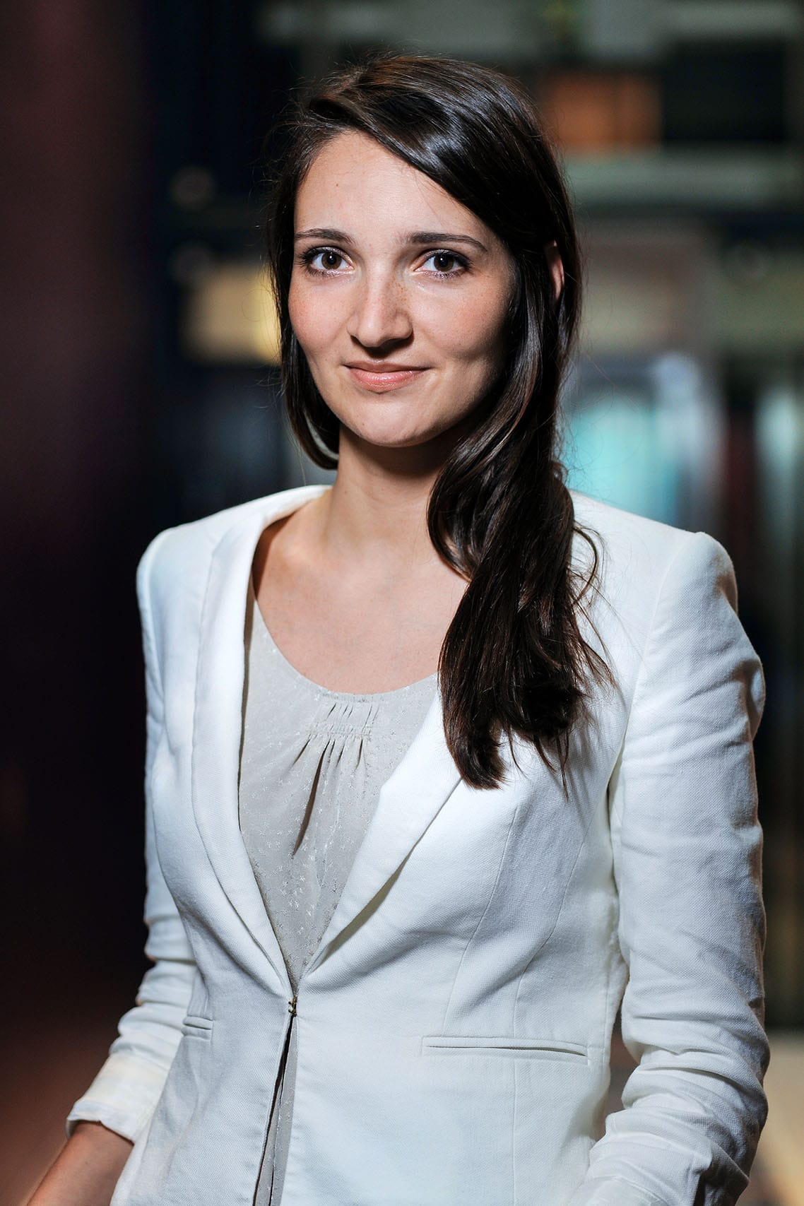 Clémence Haubois, portrait en entreprise pour le trombinoscope corporate d'Altanalaw