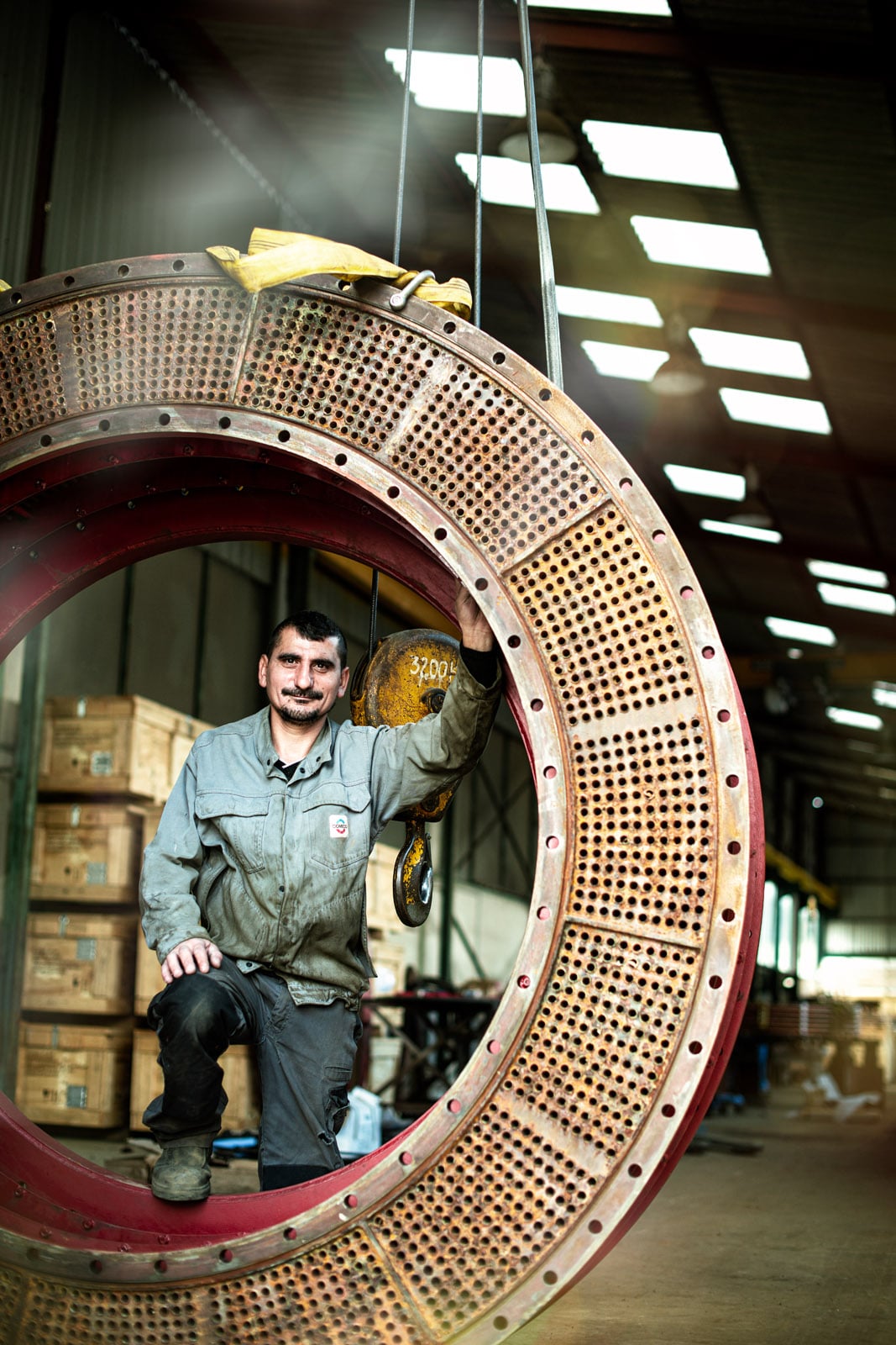 Portrait posé en usine. AIT STEIN GROUP.