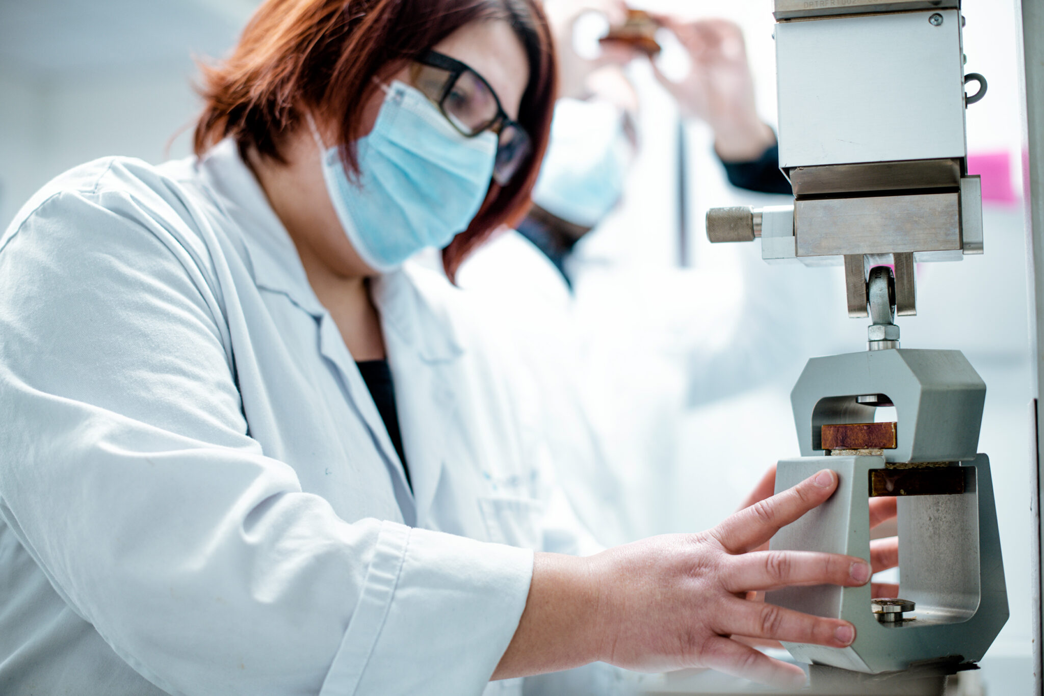 Photographe professionnel en laboratoire R&D à Paris.Evertree, solutions adhésives bio-sourcées