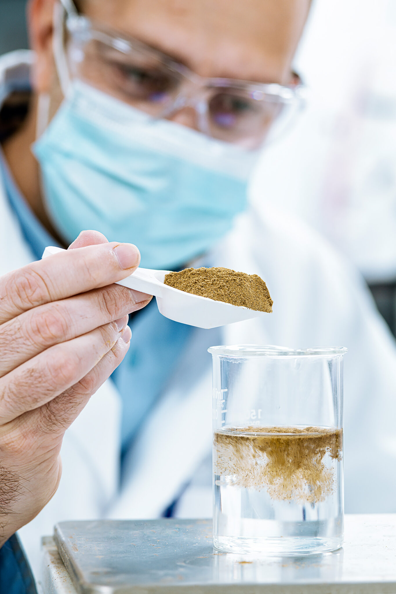 Photographe professionnel en usine. Evertree, Révolutionner les solutions adhésives à partir du végétal.