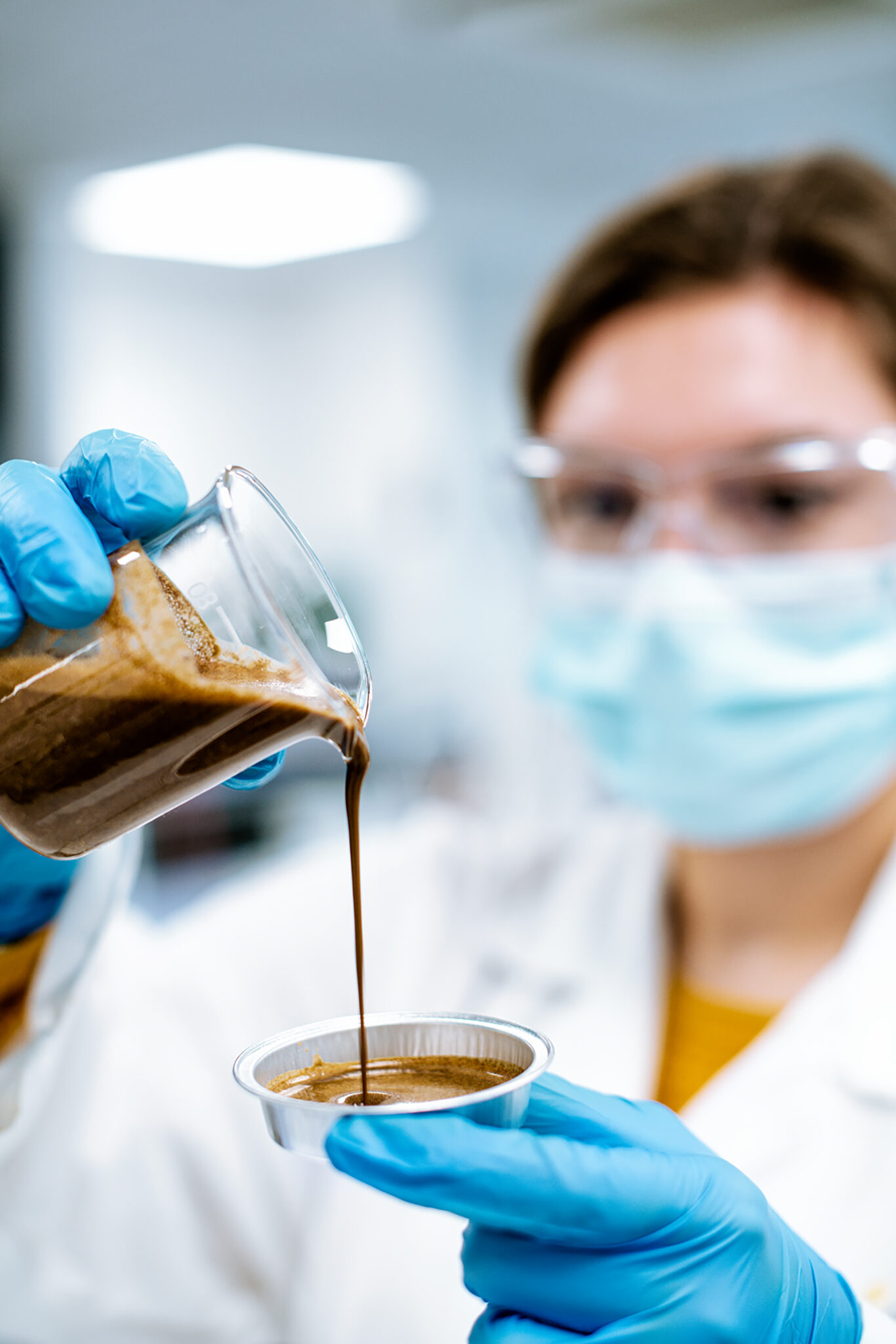 Reportage photo corporate sur le site industriel de evertree dans le laboratoire de R&D.