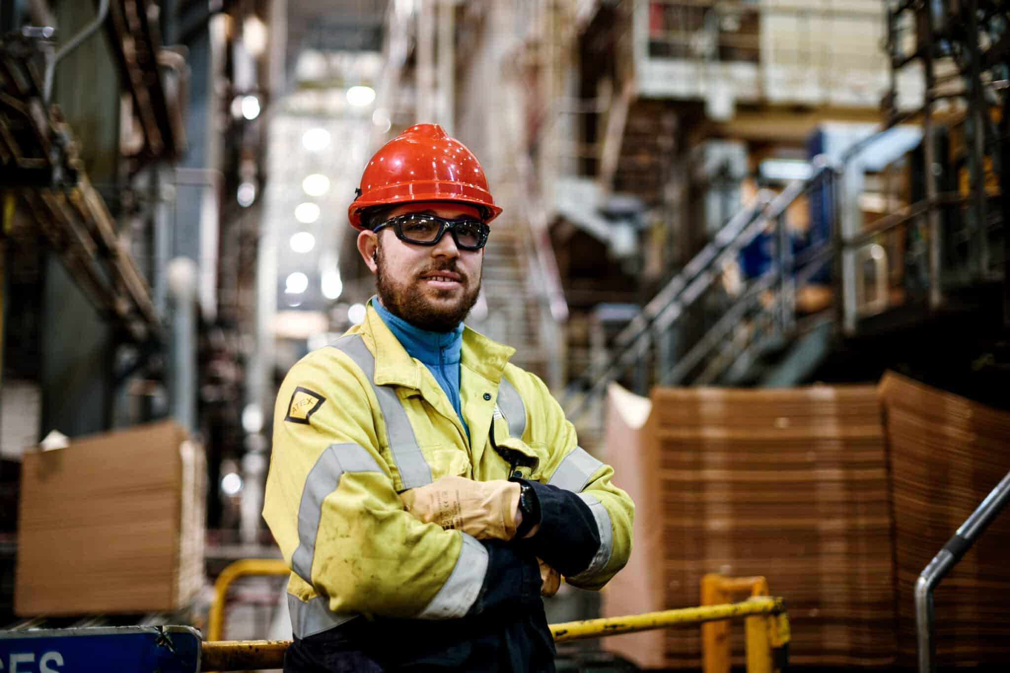 Portrait ouvrier sur site industriel chez Fibre excellence à Saint Gaudens.