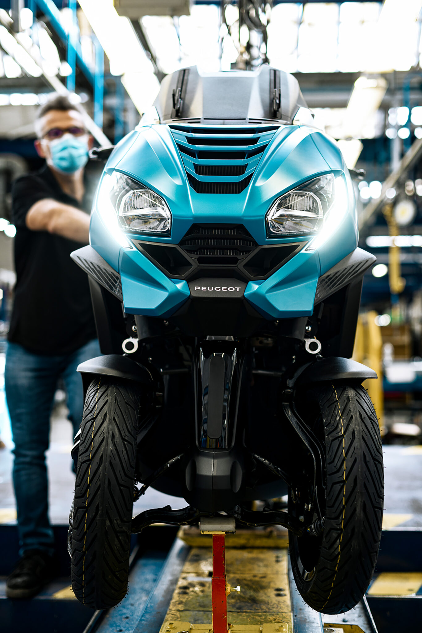 Reportage photo sur la chaine de montage du Metropolis de Peugeot.