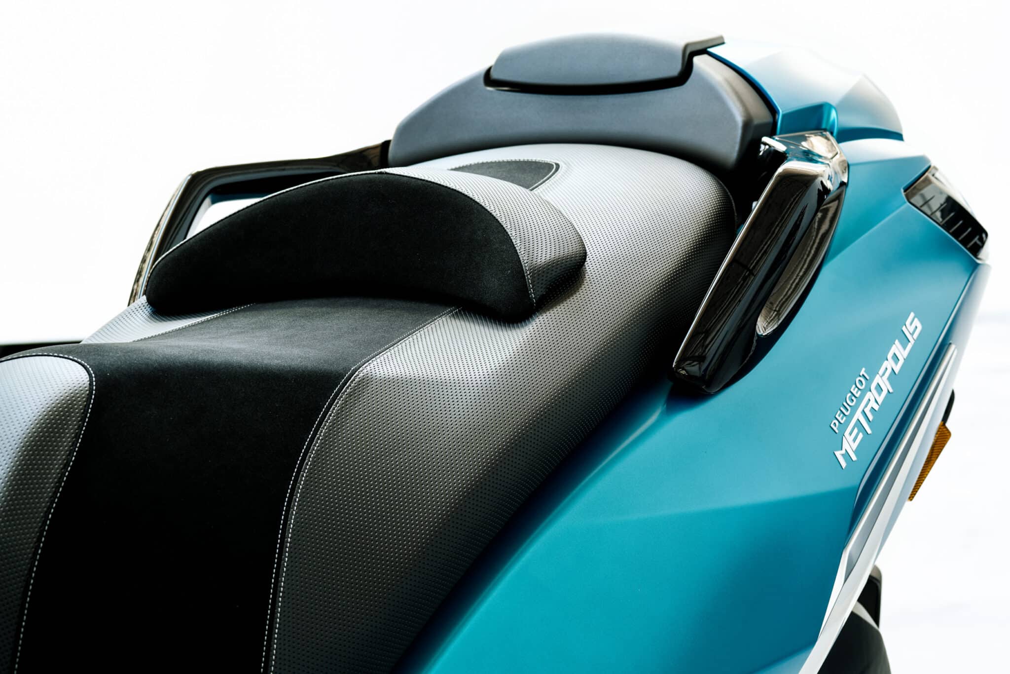 reportage photo beauty shoot du scooter Metropolis de Peugeot Motocycle