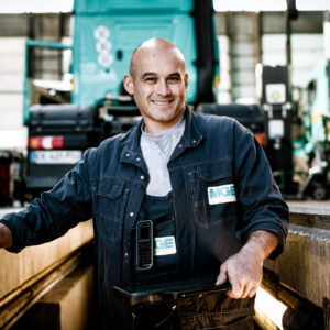 Photographe professionnel portrait industriel pour la Manufacture Française des Pneumatiques Michelin. photographe logistique et industriel 