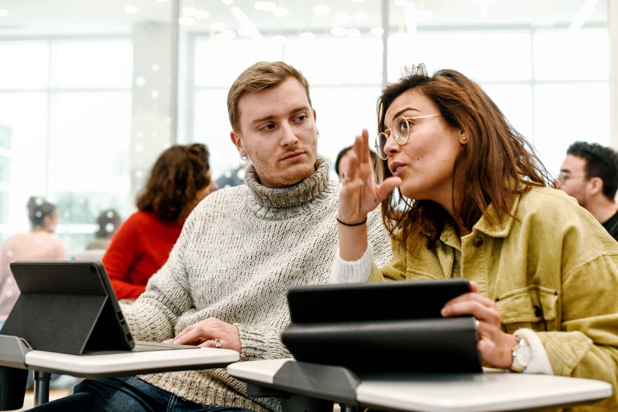 Reportage photo en entreprise à Paris. Utilisation des outils numériques en classe.