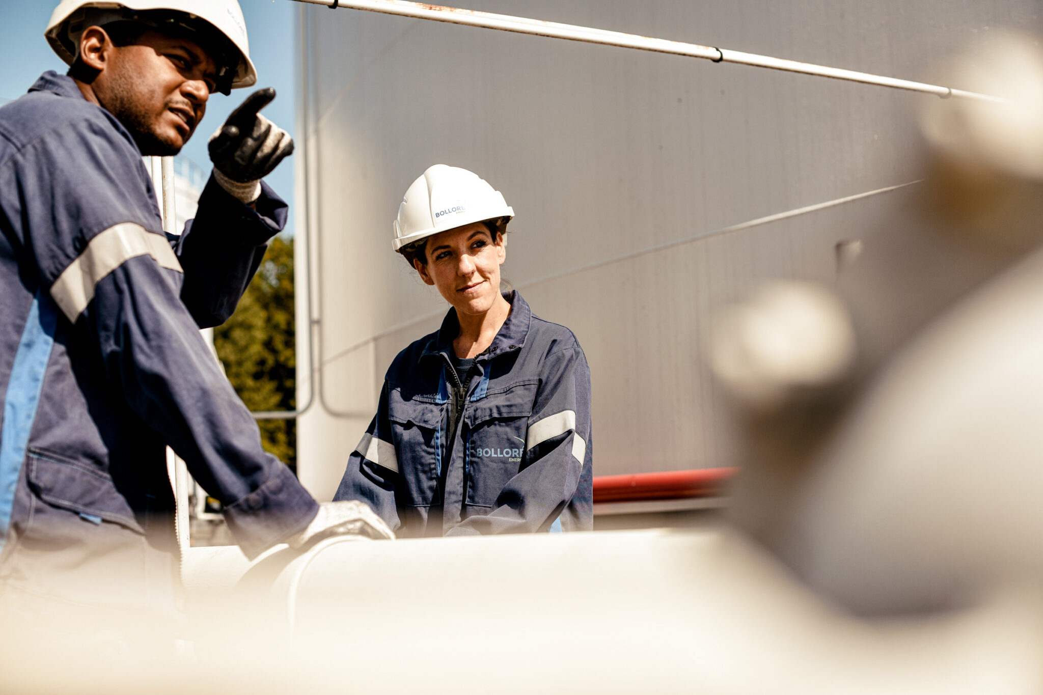 Photographe reportage en industrie. Reportage photographe sur la chaine de distribution de Bolloré Energy.