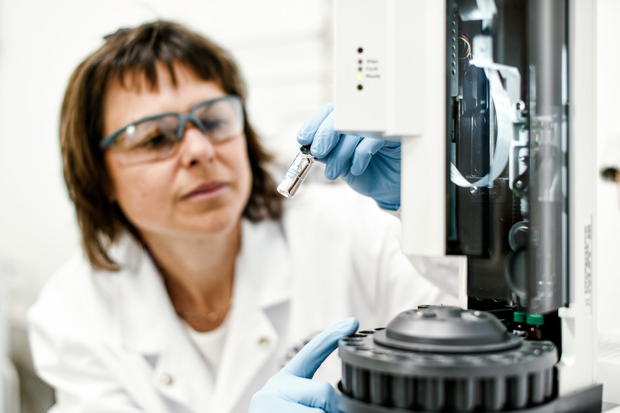 Caring is our formula. DOMO Chemicals, production de Nylon 6 et intermédiaires. Reportage photographe dans une usine.